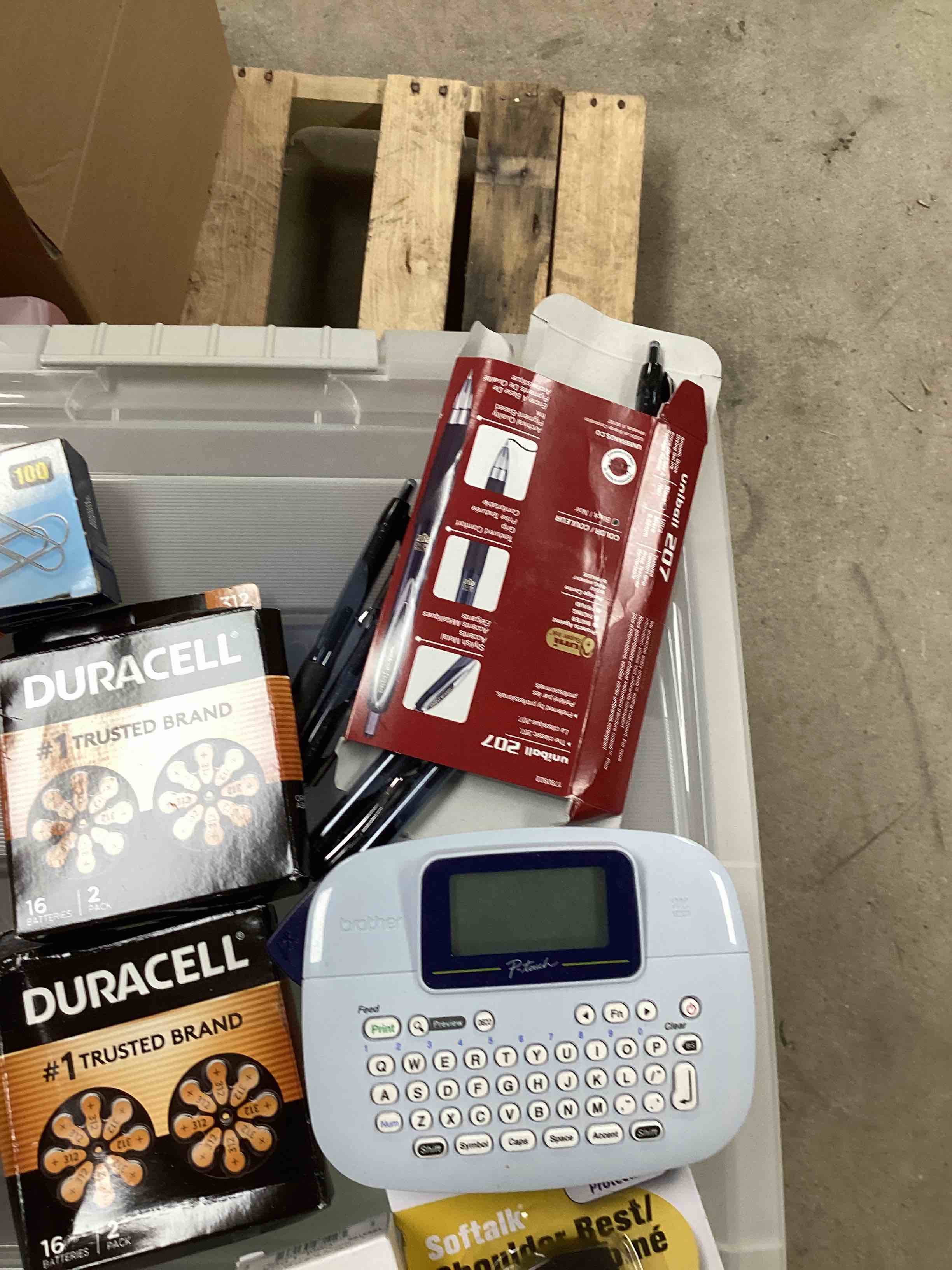 https://s3.amazonaws.com/lotting-images-prod/bidfta/PNK1836334_1751562874356.jpeg