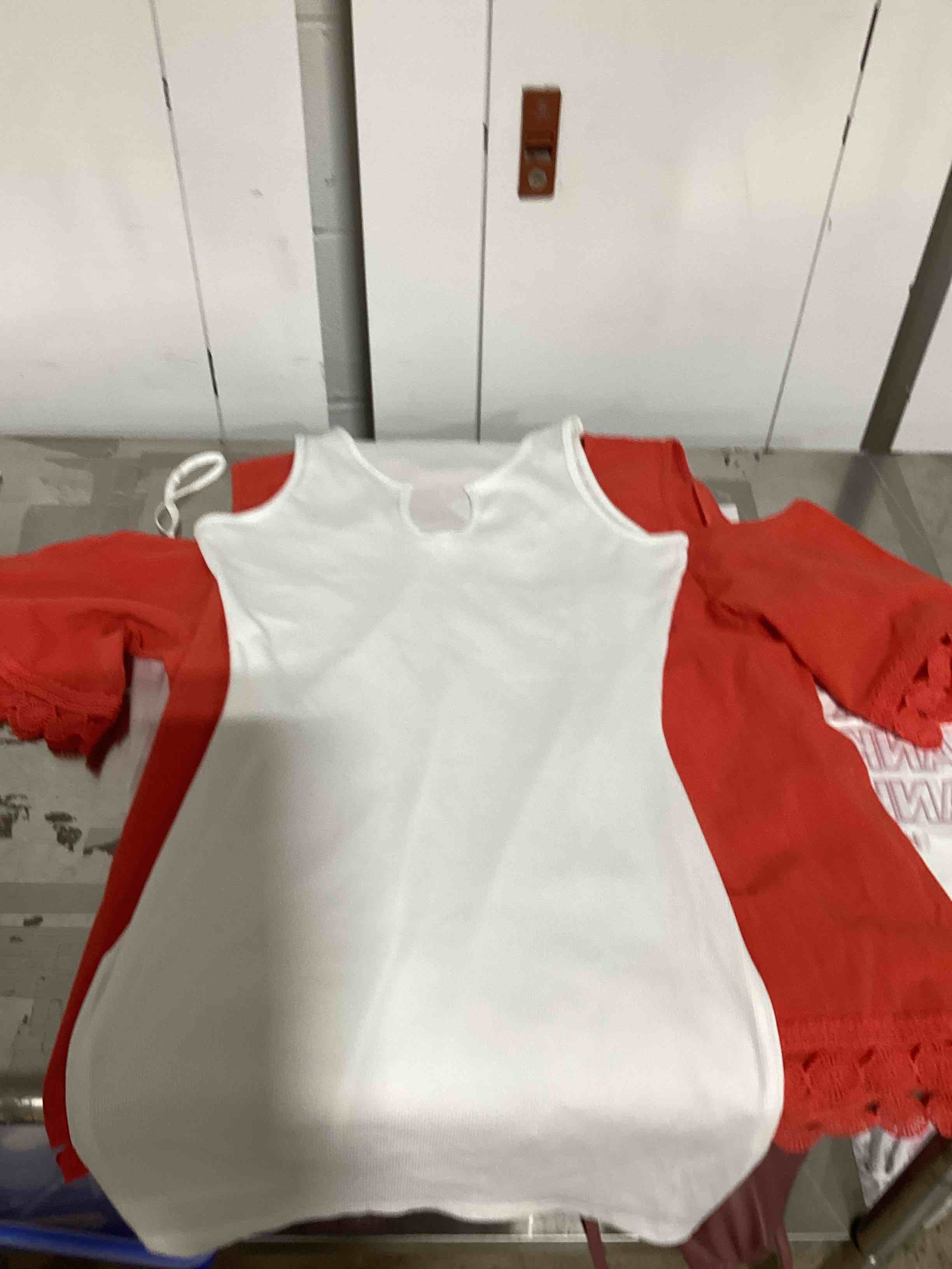 https://s3.amazonaws.com/lotting-images-prod/bidfta/PNK1837172_1756476440960.jpeg