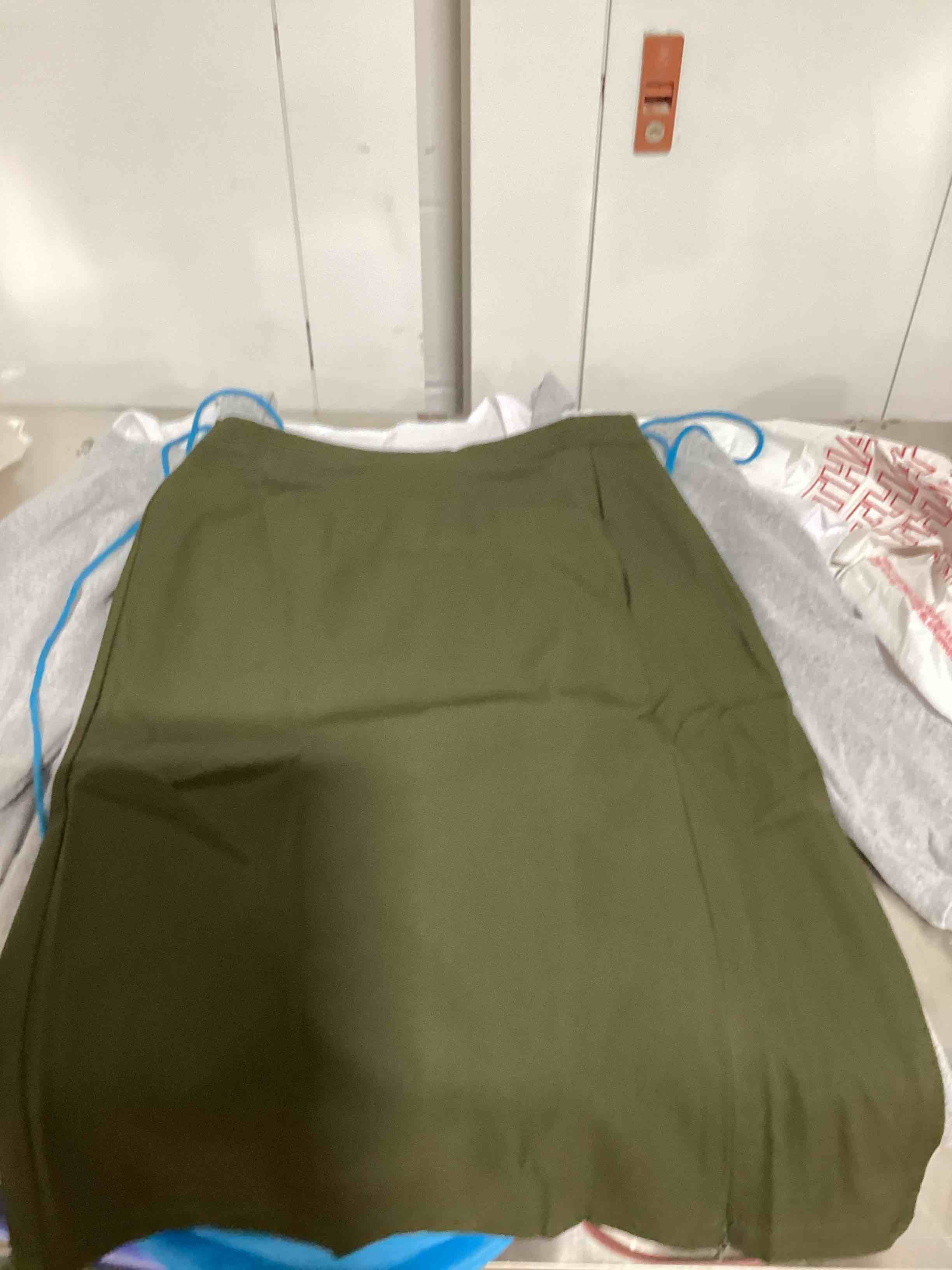 https://s3.amazonaws.com/lotting-images-prod/bidfta/PNK1837185_1756480872950.jpeg