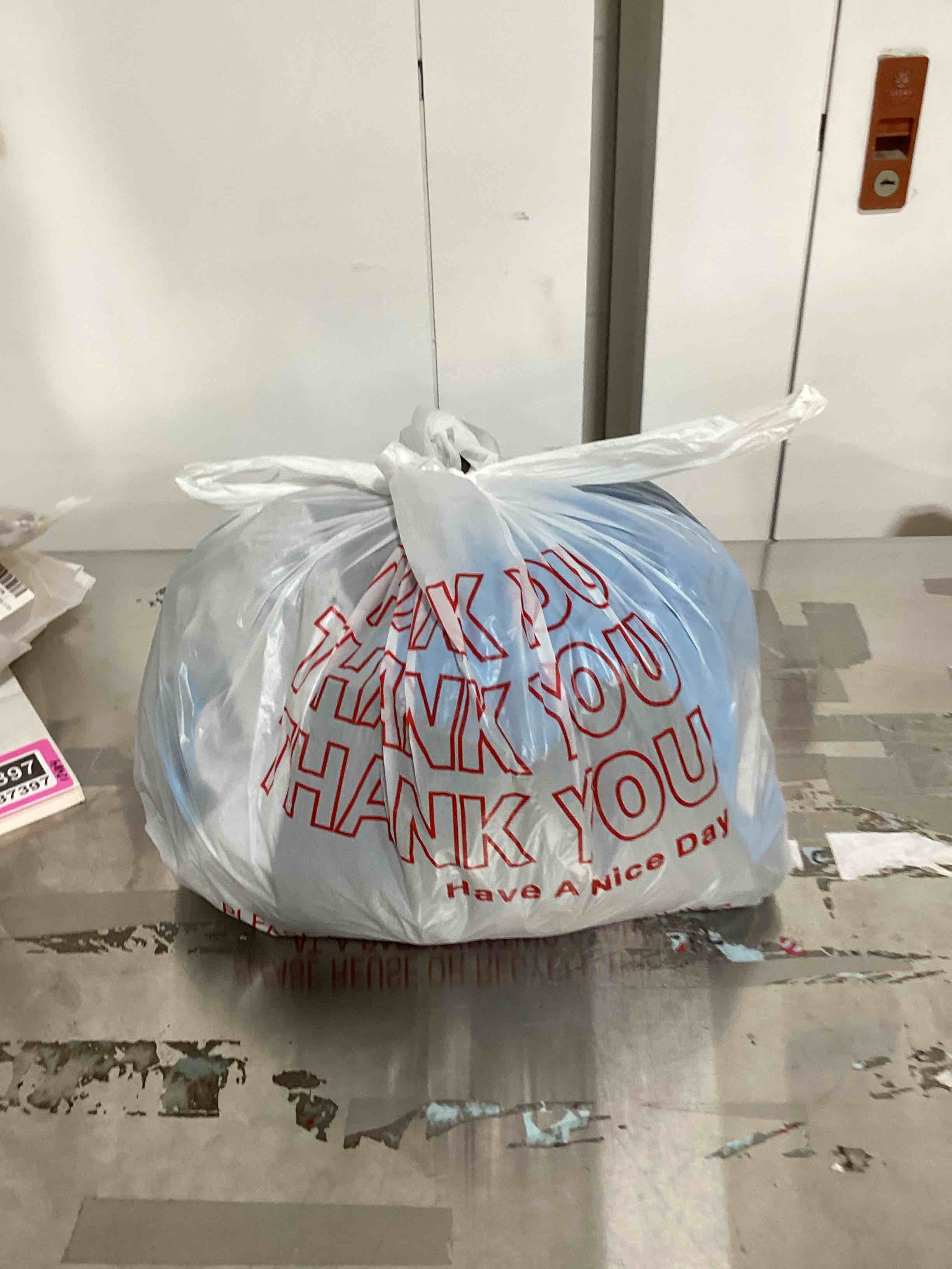 https://s3.amazonaws.com/lotting-images-prod/bidfta/PNK1837185_1756480903434.jpeg
