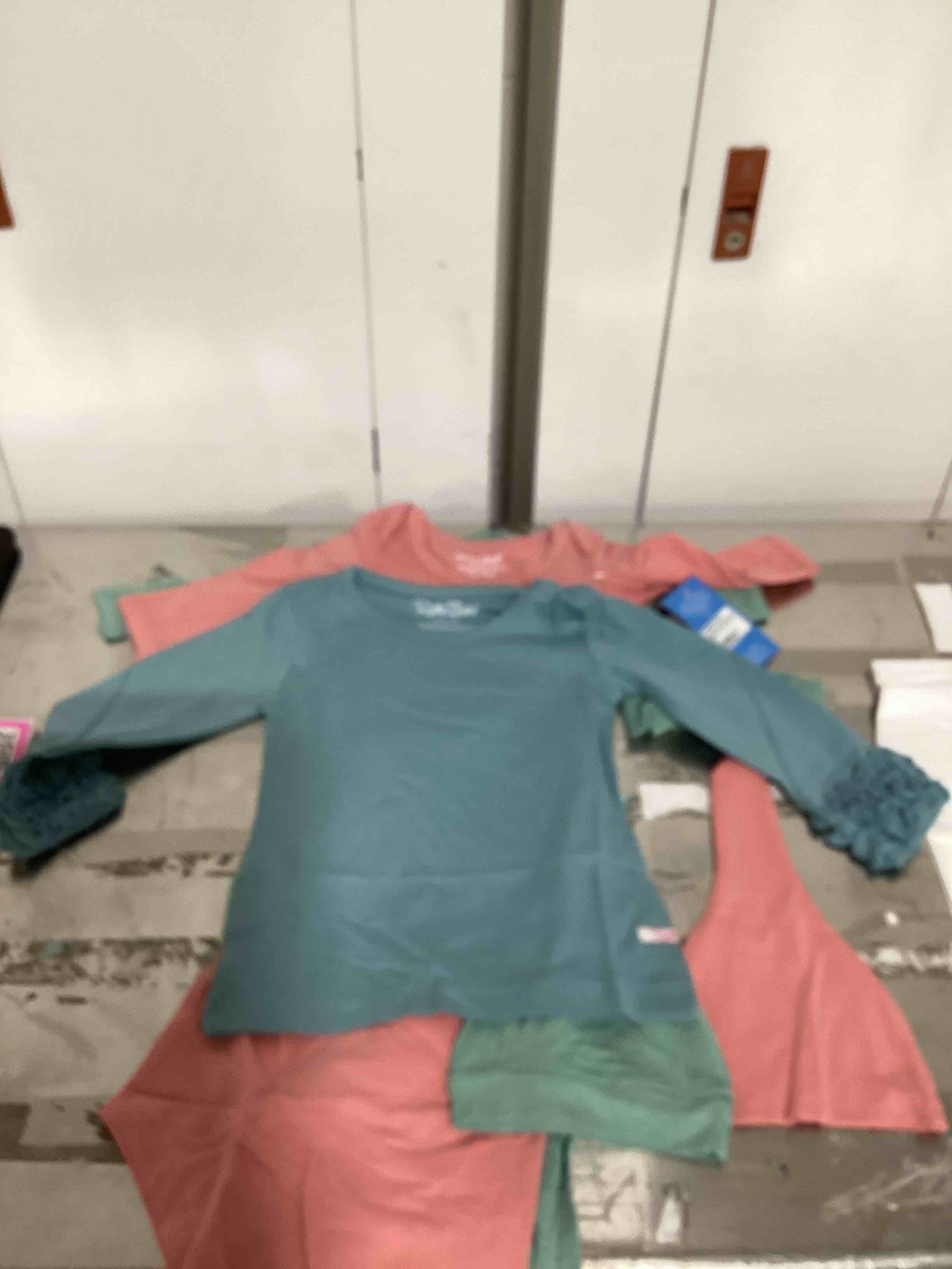 https://s3.amazonaws.com/lotting-images-prod/bidfta/PNK1837191_1756475875813.jpeg