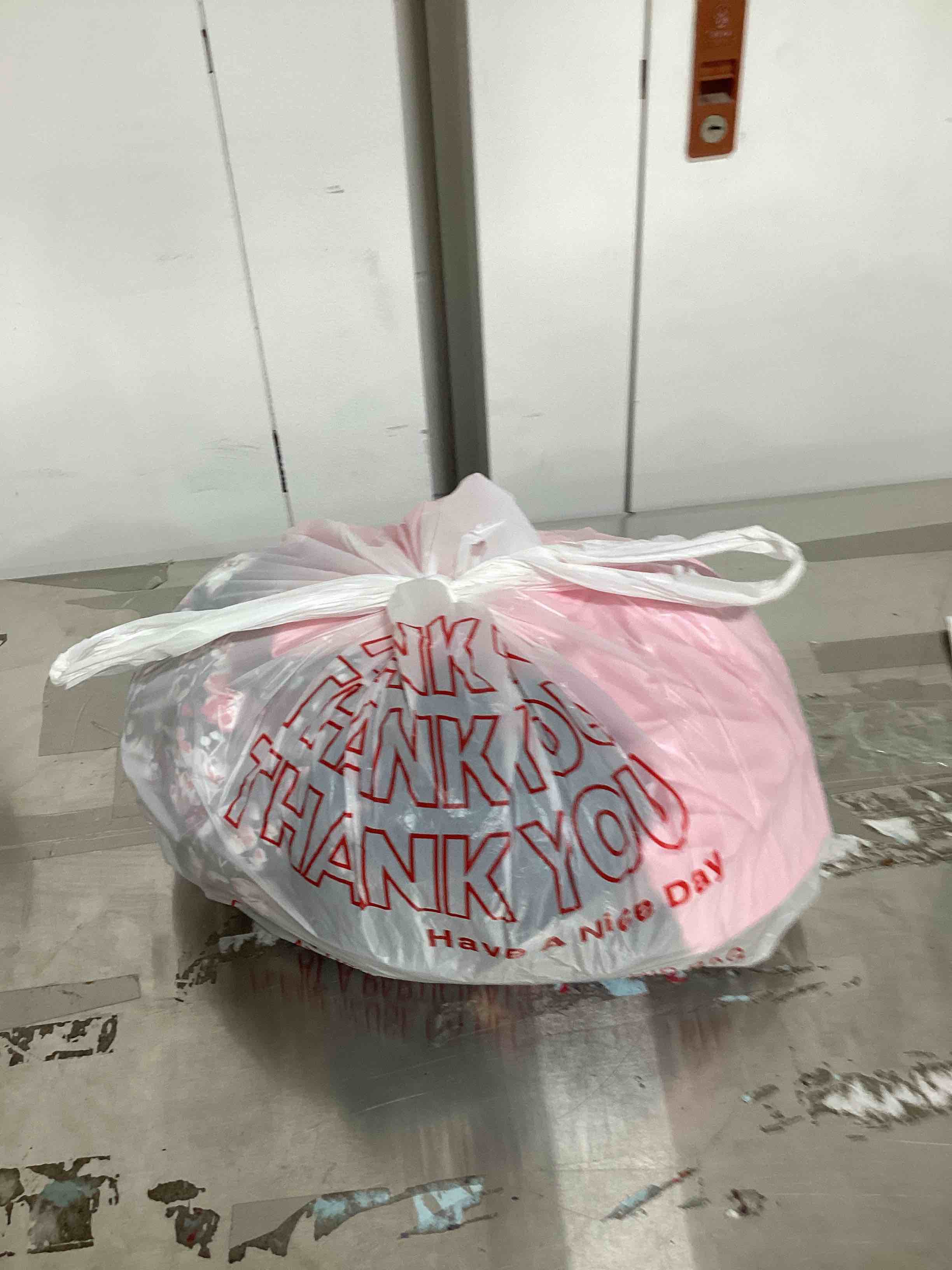 https://s3.amazonaws.com/lotting-images-prod/bidfta/PNK1837192_1756475234361.jpeg