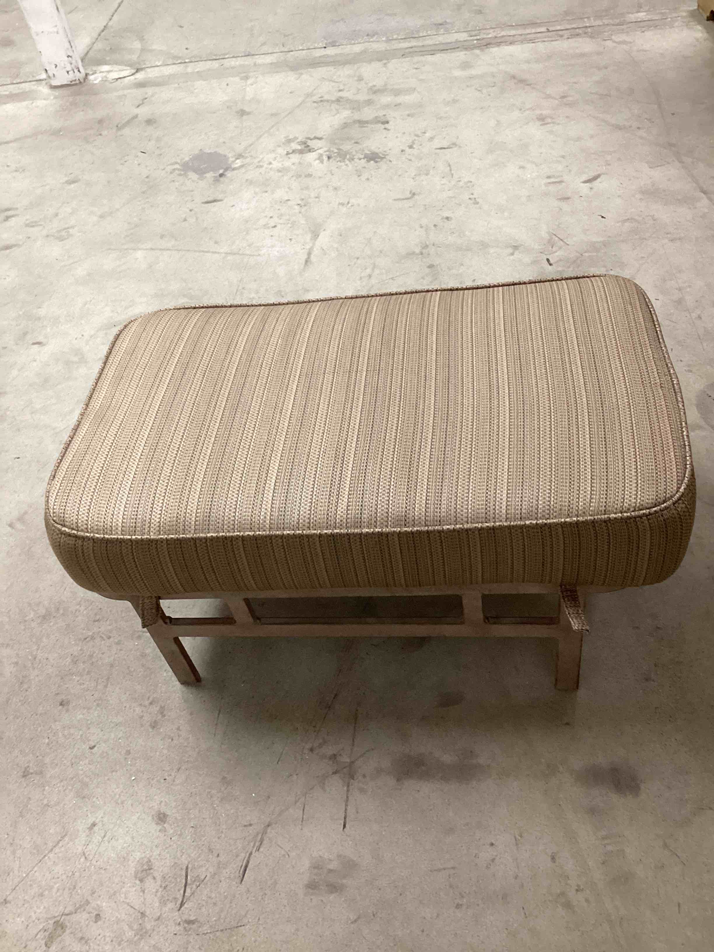 Cushion ottoman 