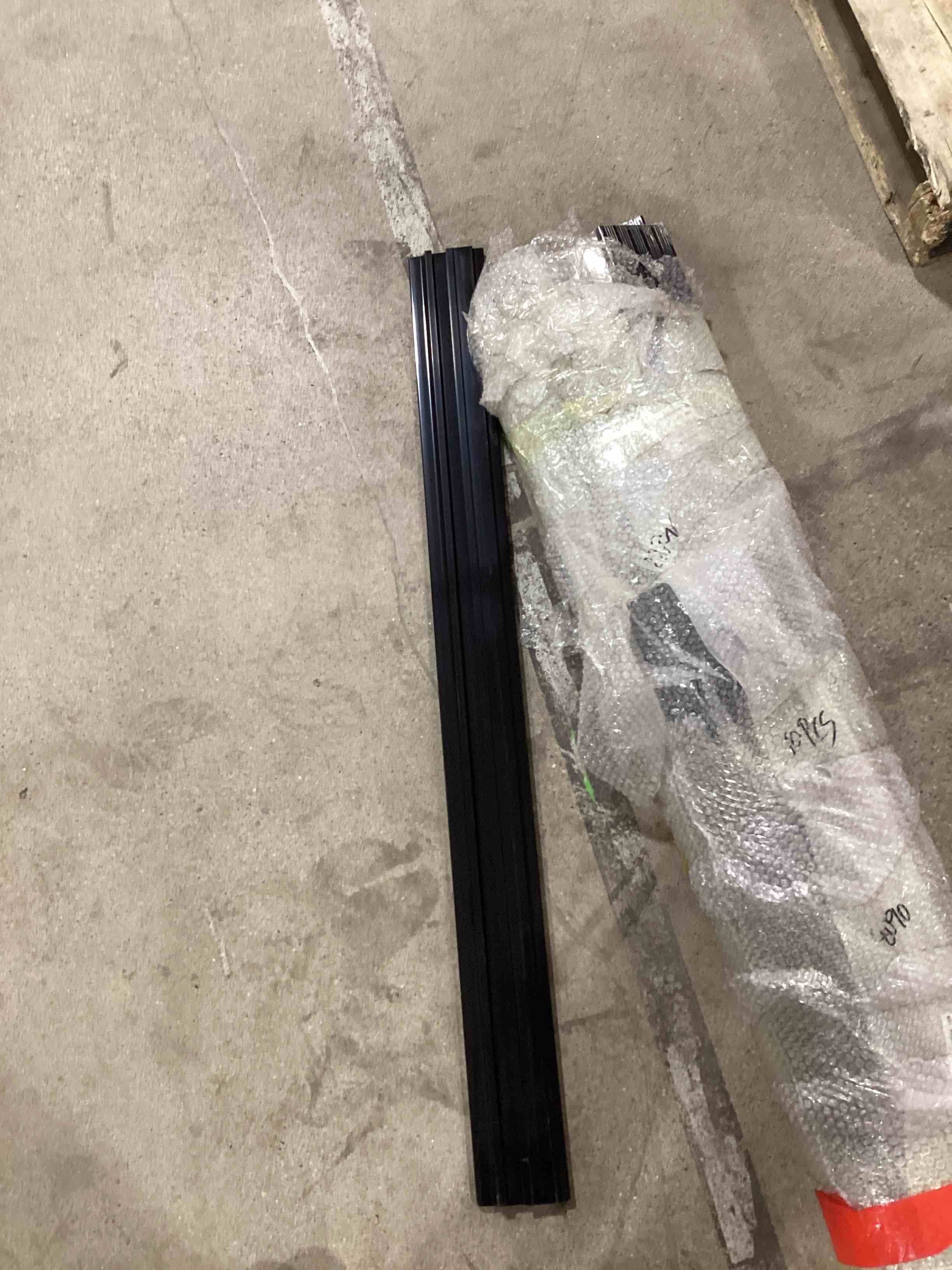 Bundle of plastic parts 