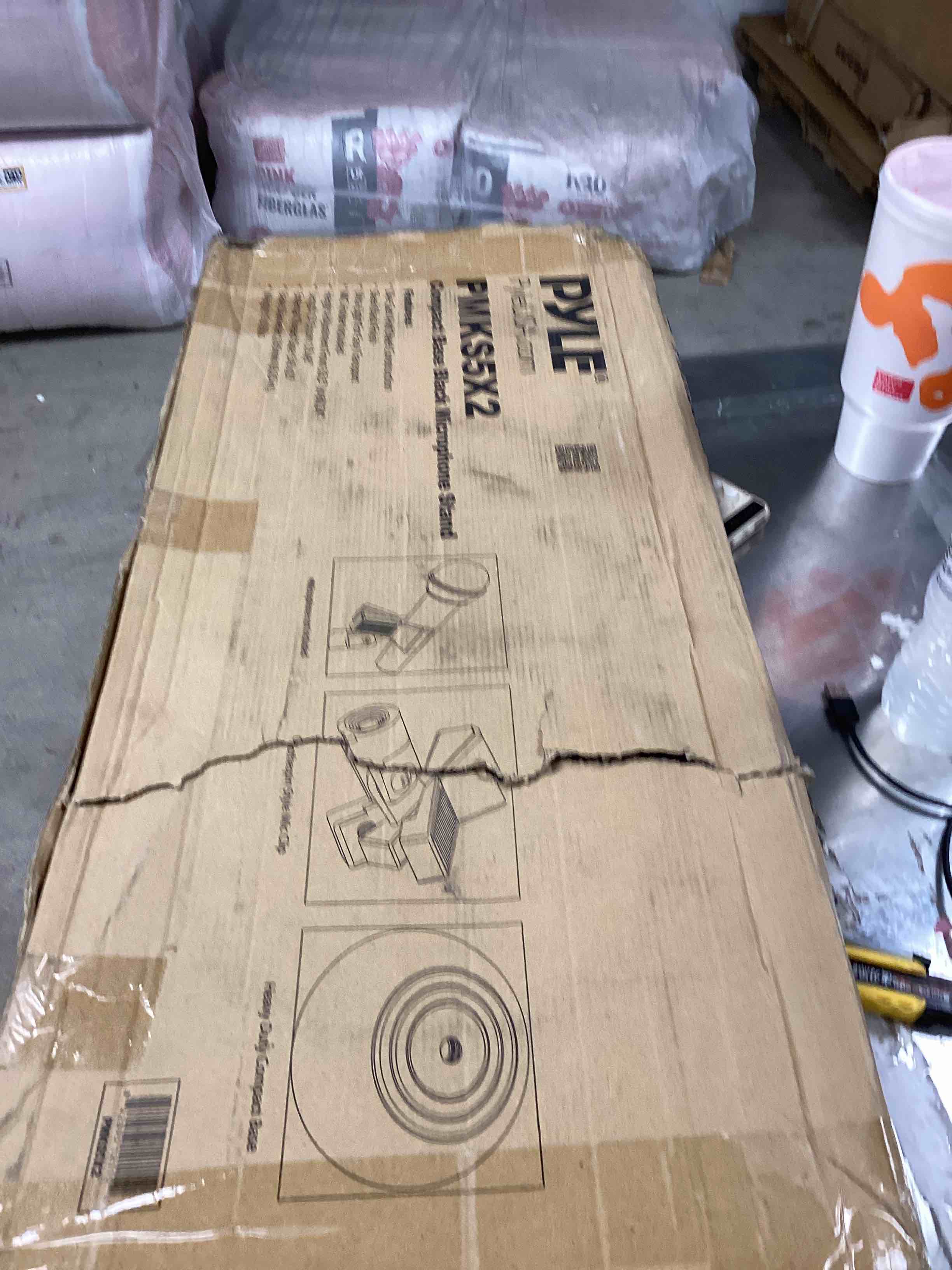 https://s3.amazonaws.com/lotting-images-prod/bidfta/PNK1837817_1757009568431.jpeg