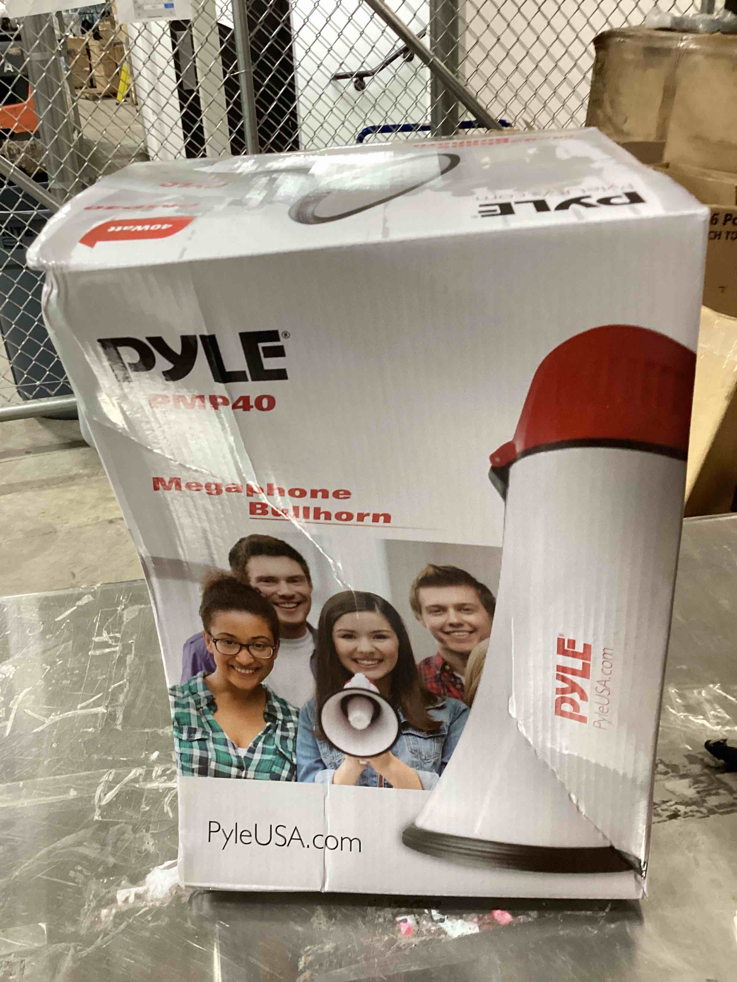 https://s3.amazonaws.com/lotting-images-prod/bidfta/PNK1837835_1756995572875.jpeg