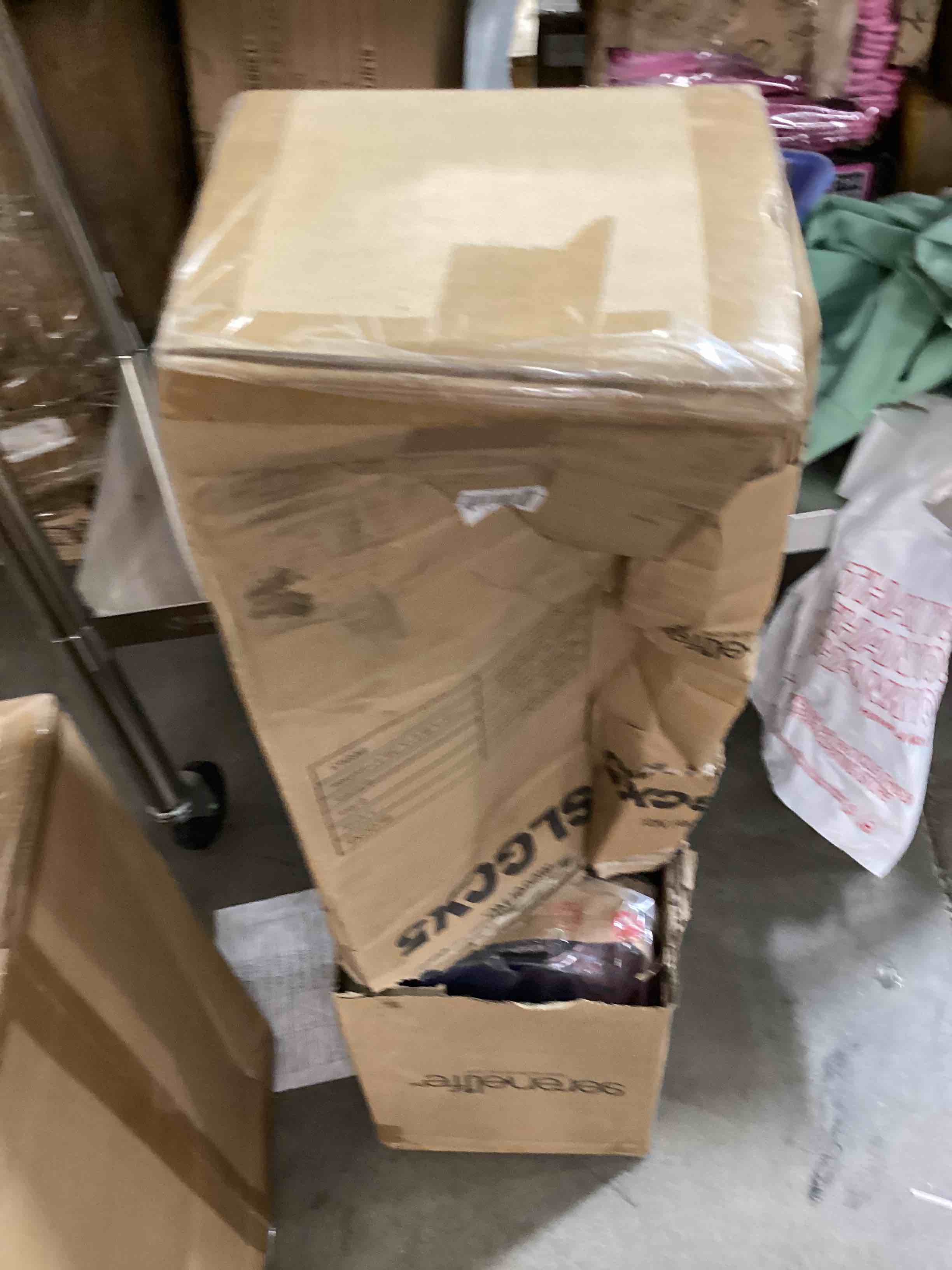 https://s3.amazonaws.com/lotting-images-prod/bidfta/PNK1837922_1757097303280.jpeg