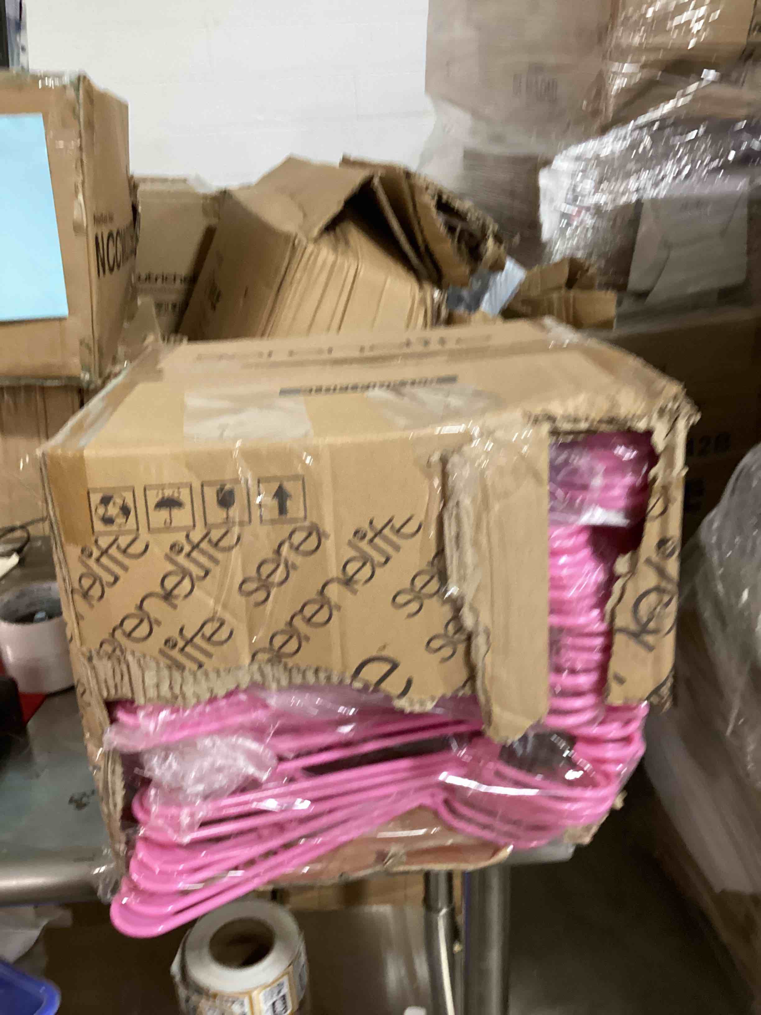 https://s3.amazonaws.com/lotting-images-prod/bidfta/PNK1837967_1757085740359.jpeg