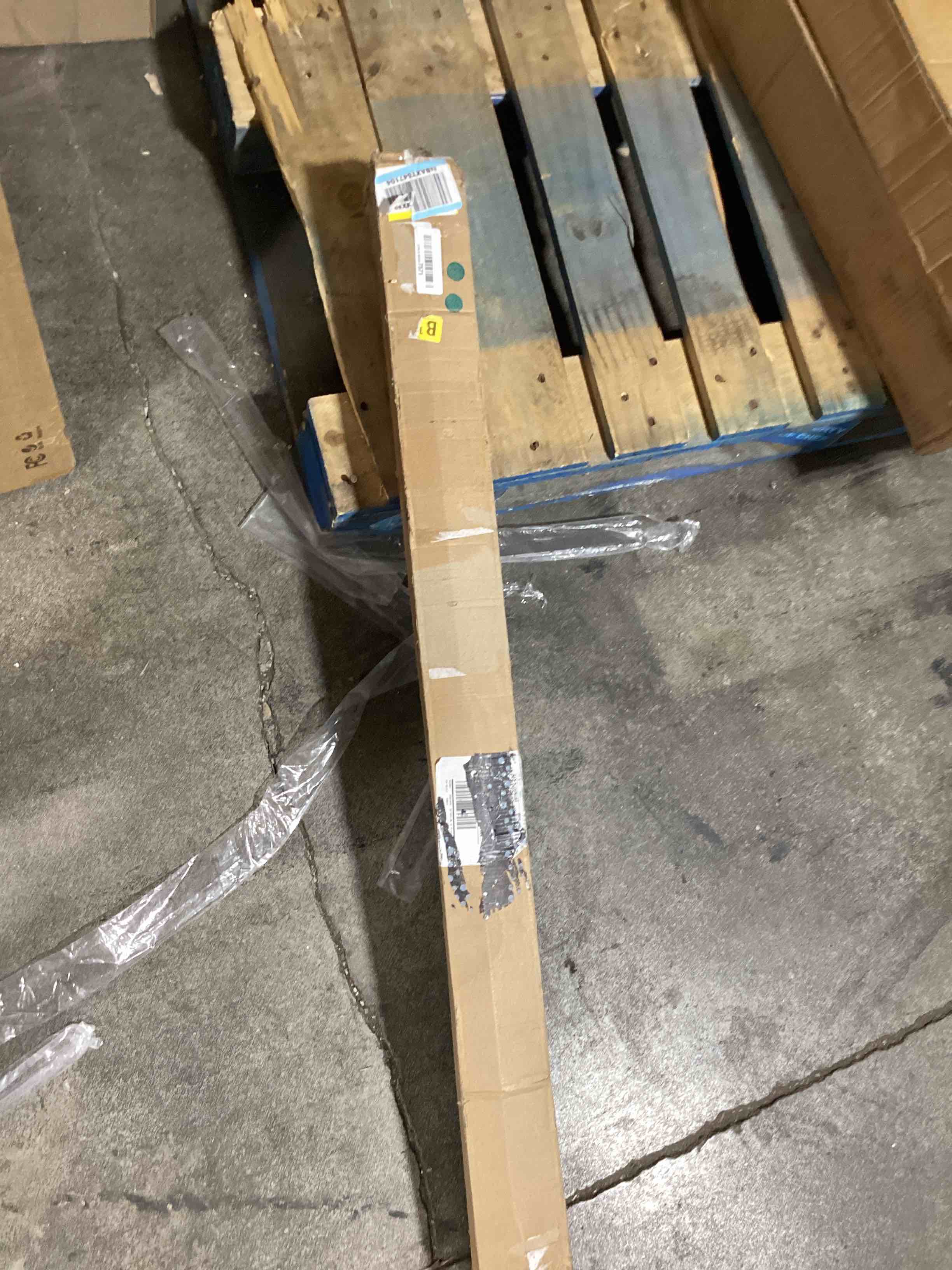 https://s3.amazonaws.com/lotting-images-prod/bidfta/PNK1838119_1757360080494.jpeg