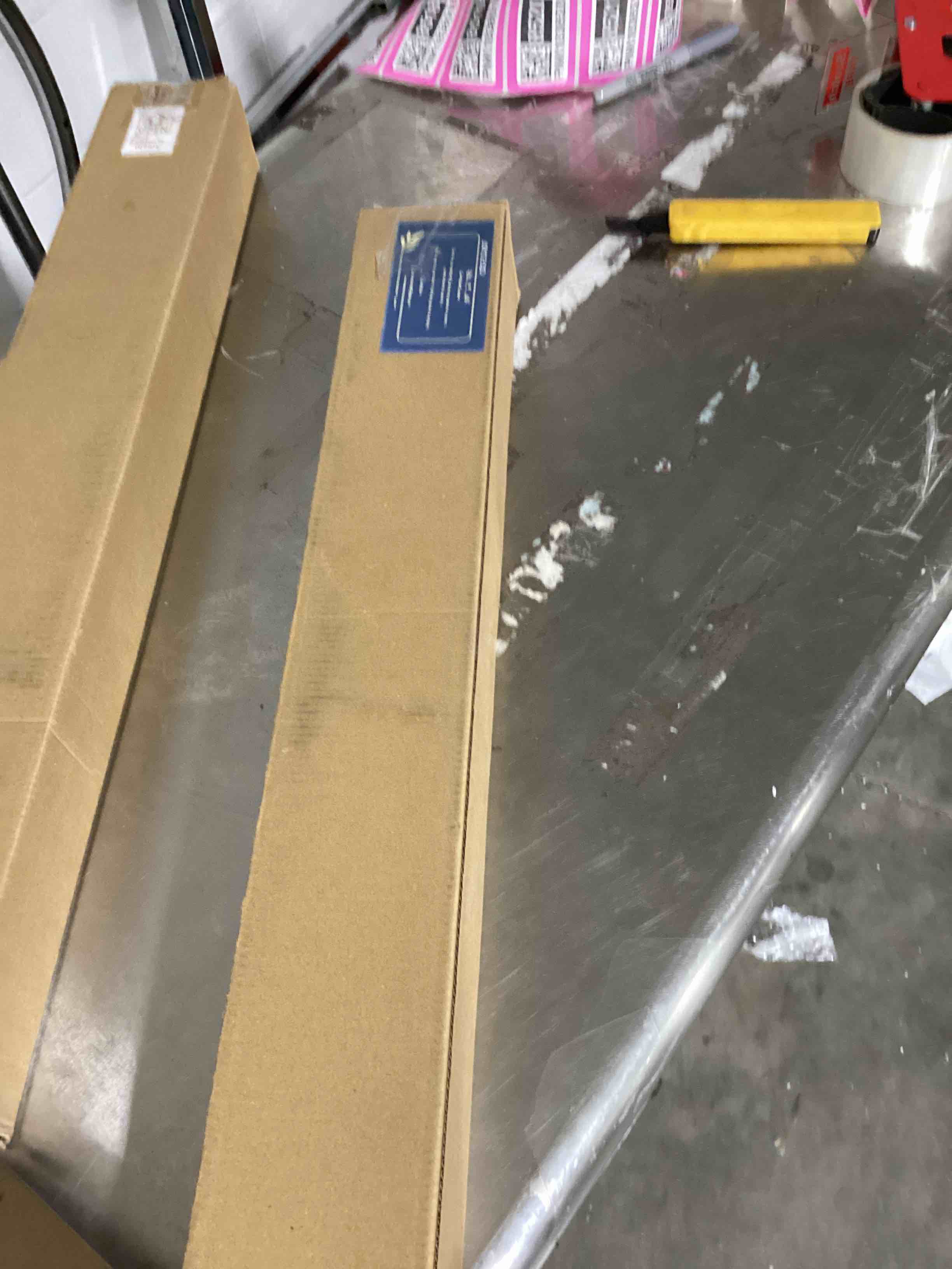 https://s3.amazonaws.com/lotting-images-prod/bidfta/PNK1838432_1757602907346.jpeg