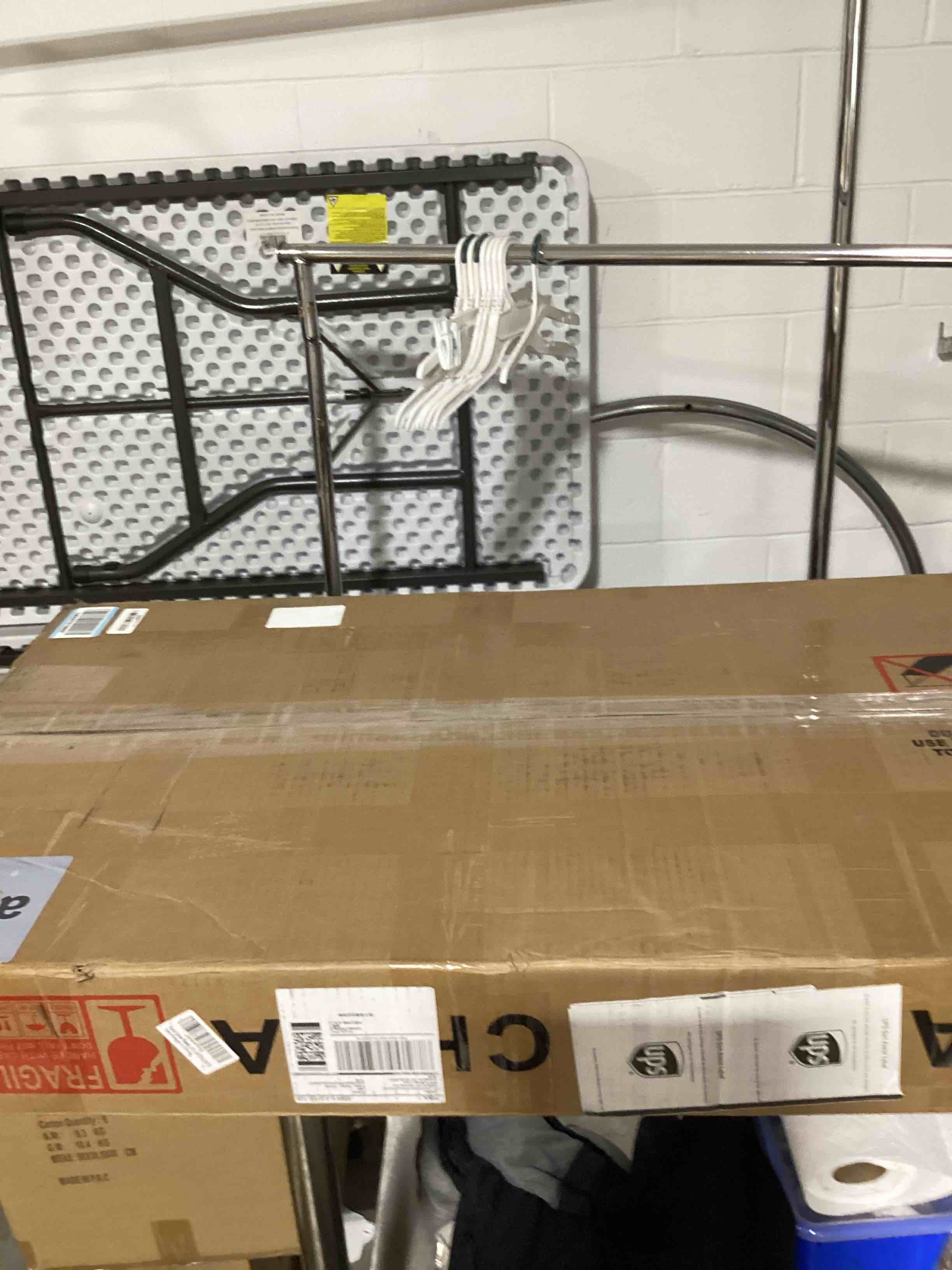 https://s3.amazonaws.com/lotting-images-prod/bidfta/PNK1838470_1757611899508.jpeg