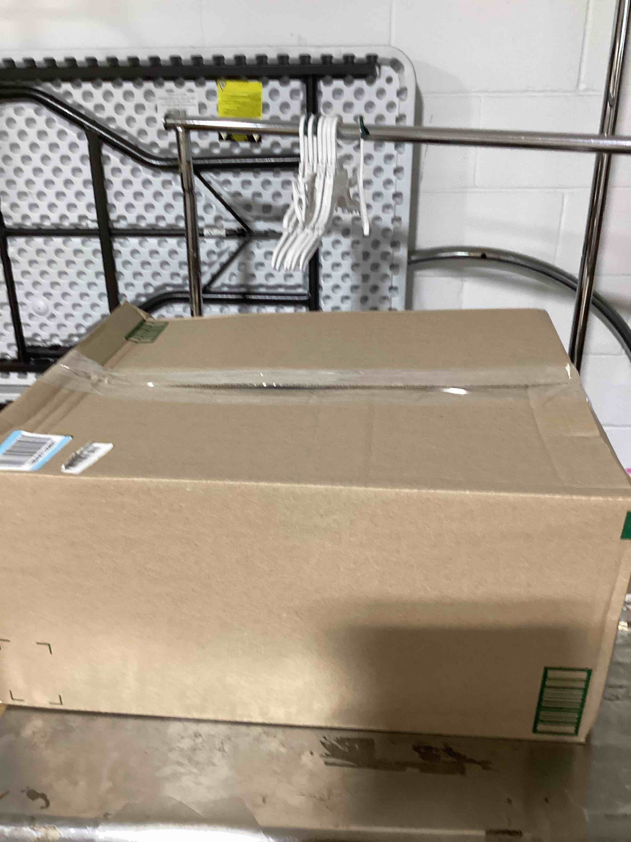 https://s3.amazonaws.com/lotting-images-prod/bidfta/PNK1838474_1757612488100.jpeg