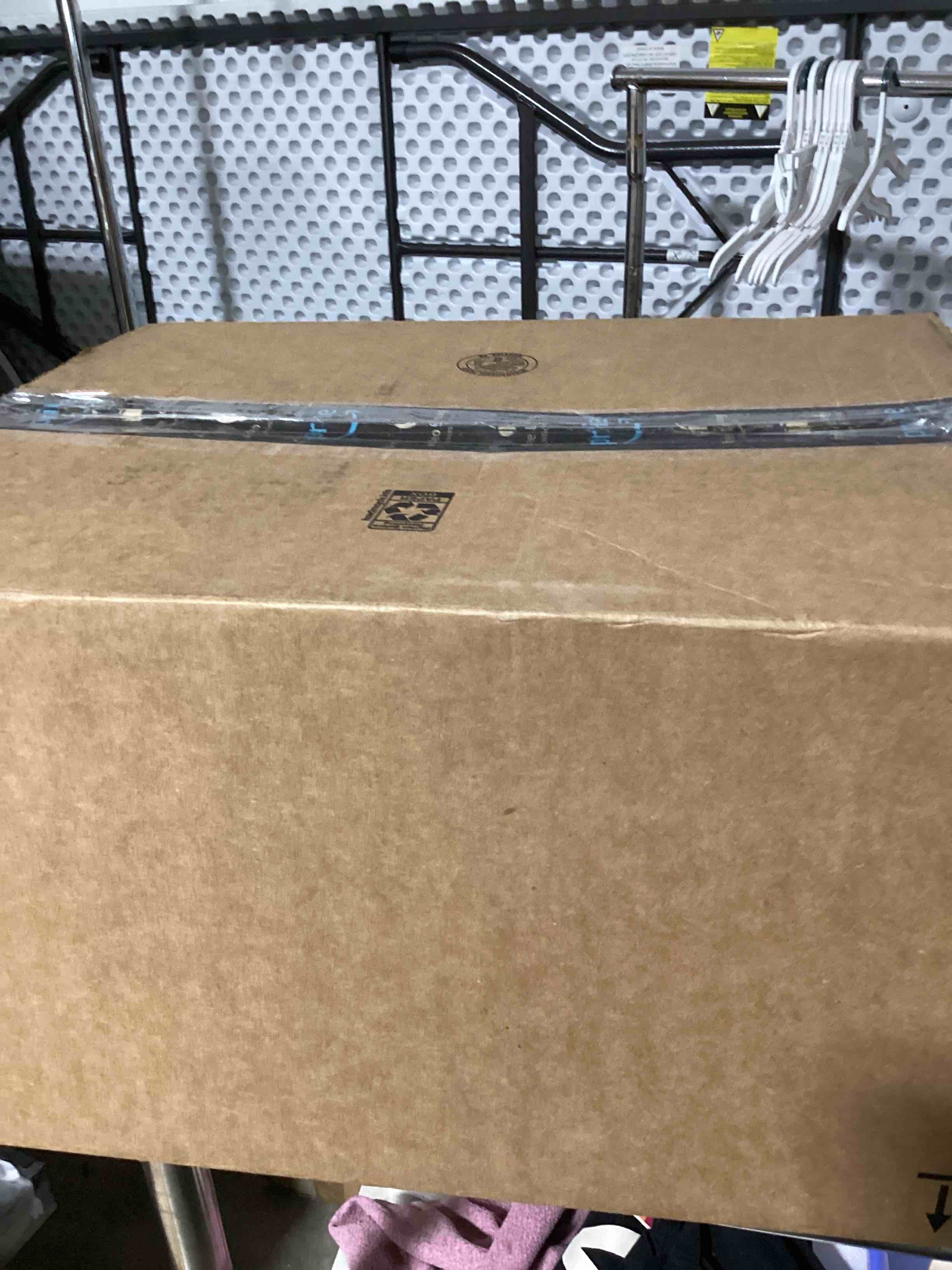 https://s3.amazonaws.com/lotting-images-prod/bidfta/PNK1838509_1757685967574.jpeg
