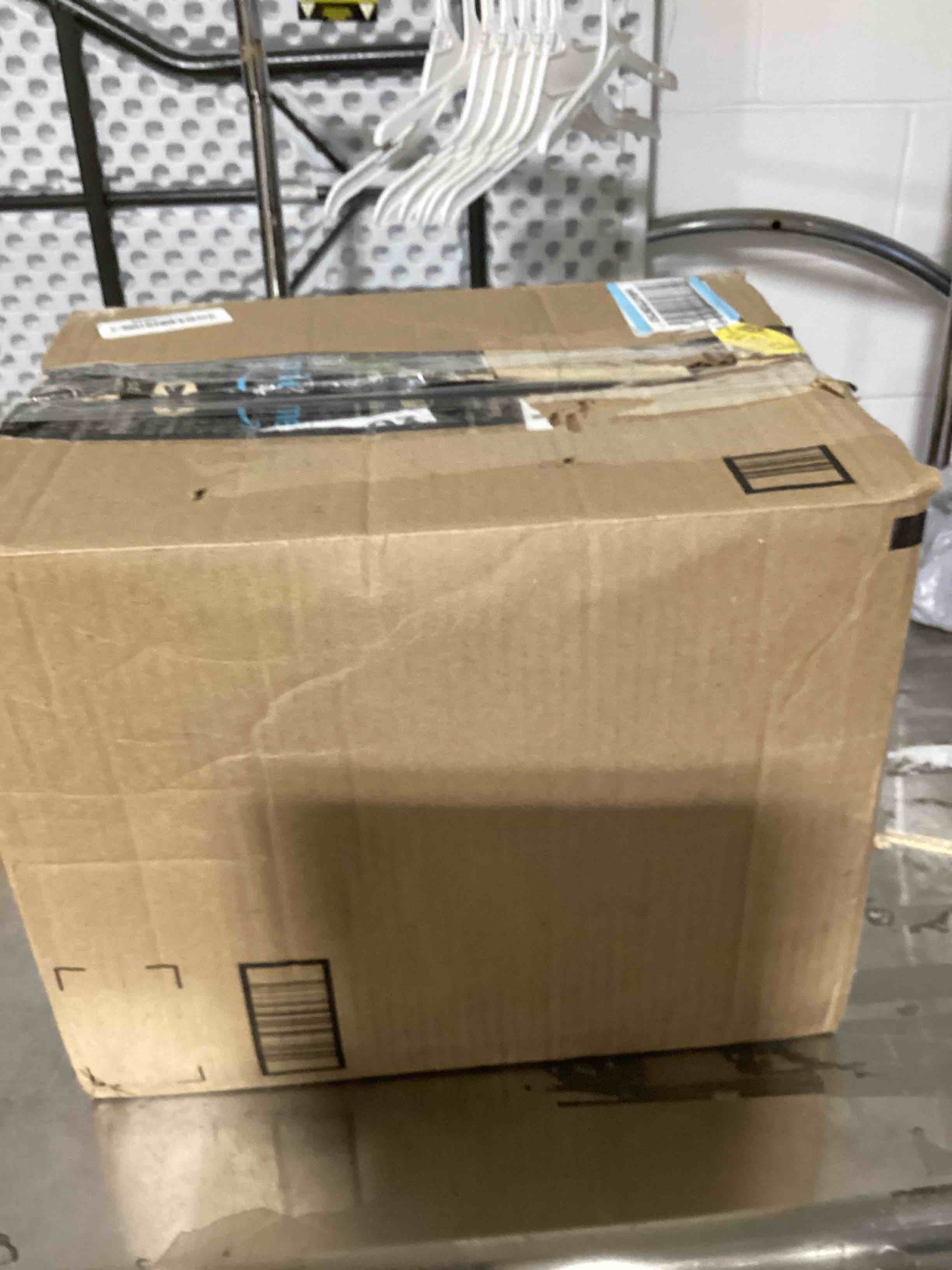 https://s3.amazonaws.com/lotting-images-prod/bidfta/PNK1838639_1757711718170.jpeg
