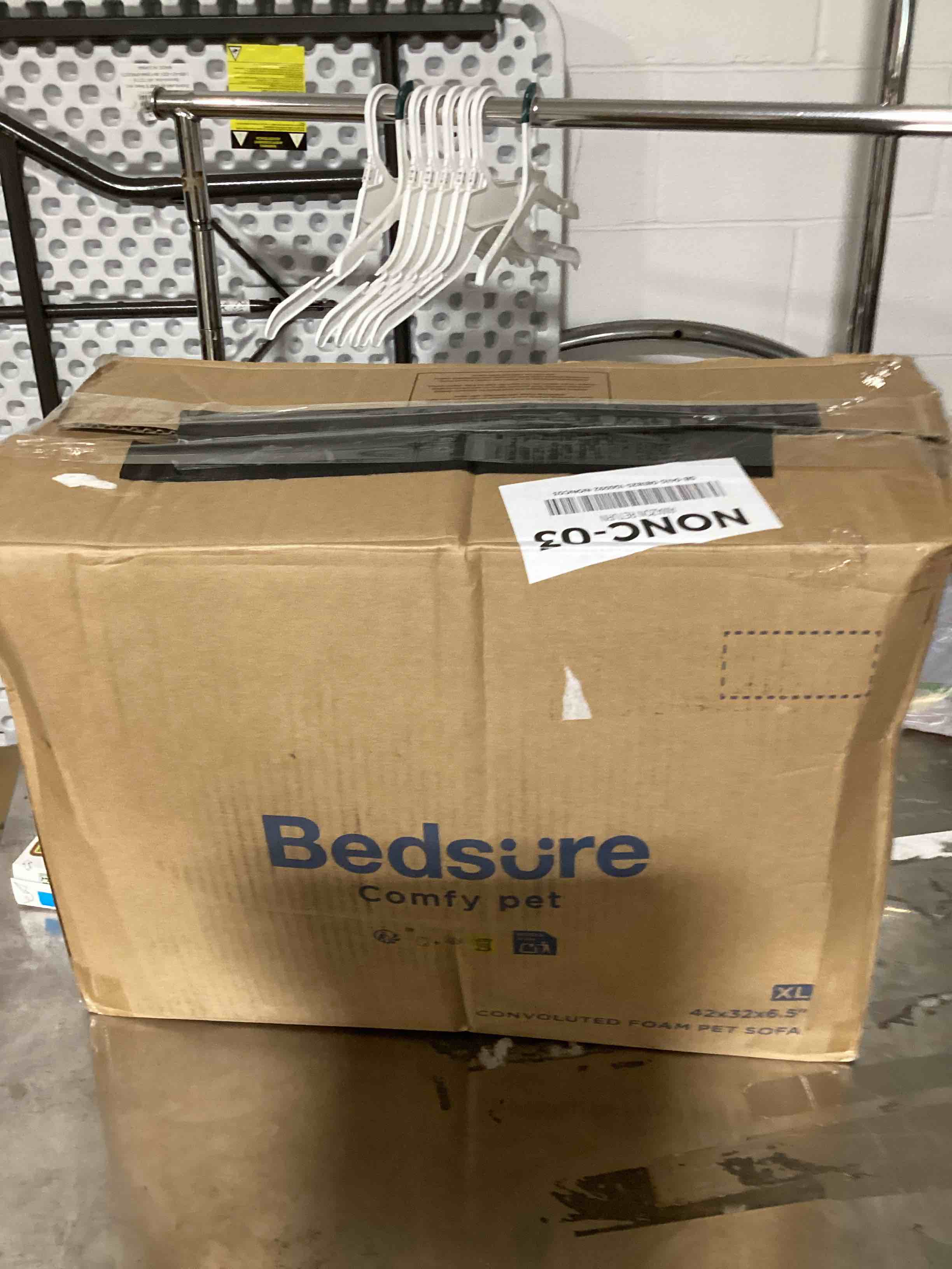 https://s3.amazonaws.com/lotting-images-prod/bidfta/PNK1838644_1757710656327.jpeg