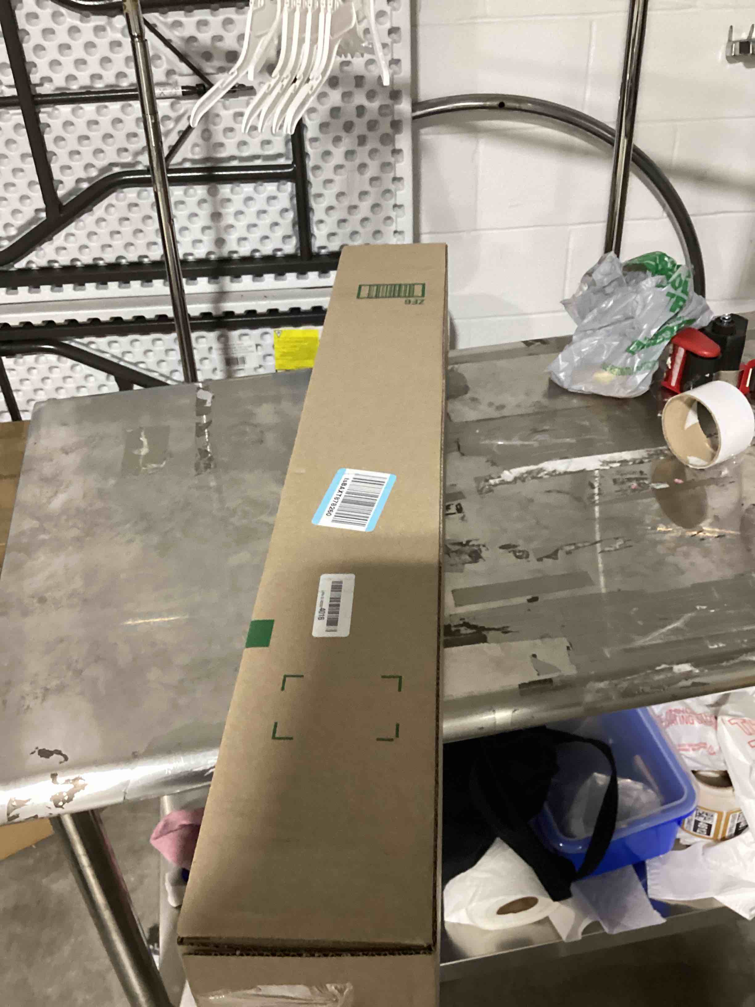 https://s3.amazonaws.com/lotting-images-prod/bidfta/PNK1838647_1757709935357.jpeg