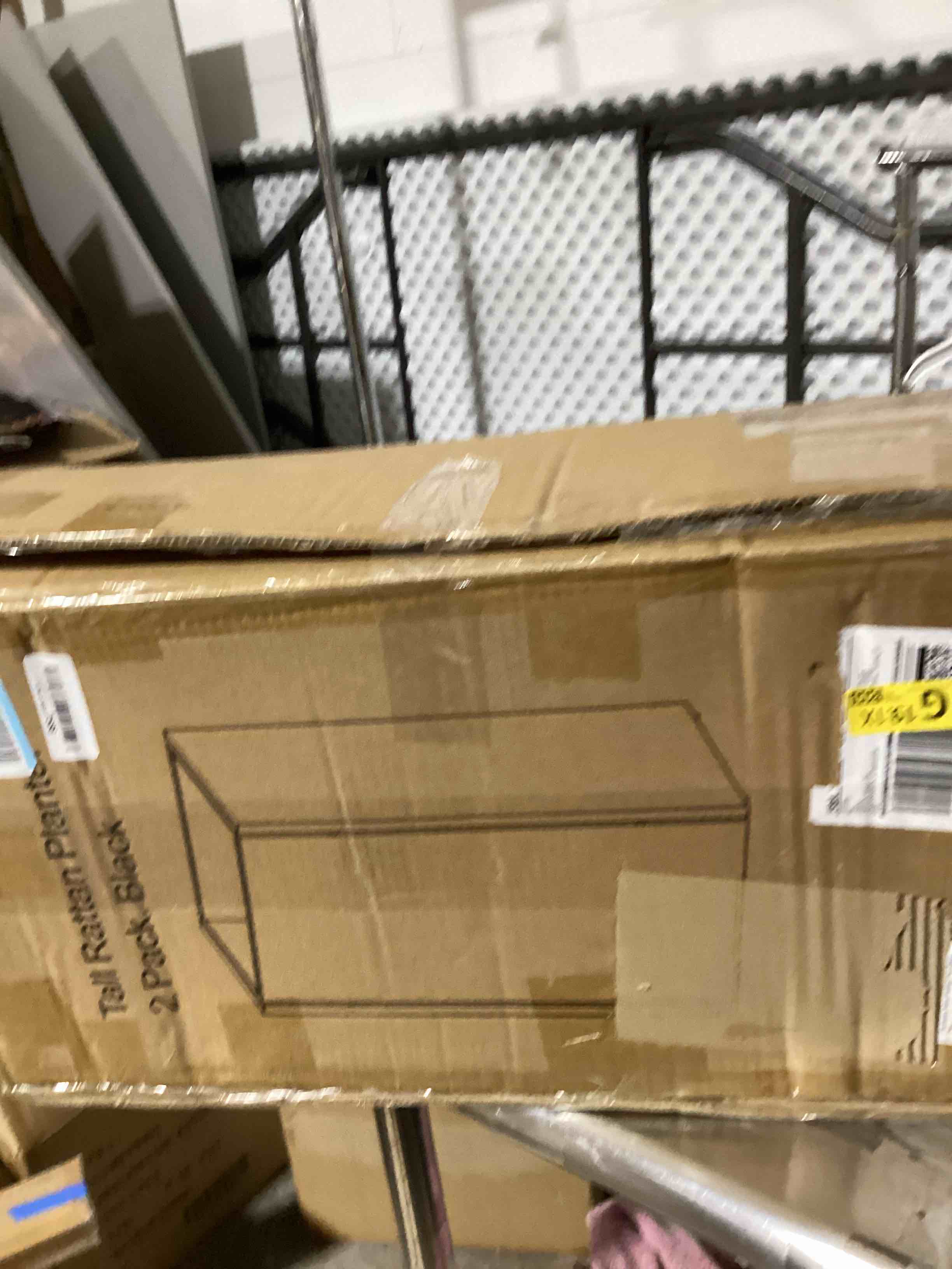 https://s3.amazonaws.com/lotting-images-prod/bidfta/PNK1838653_1757708551867.jpeg