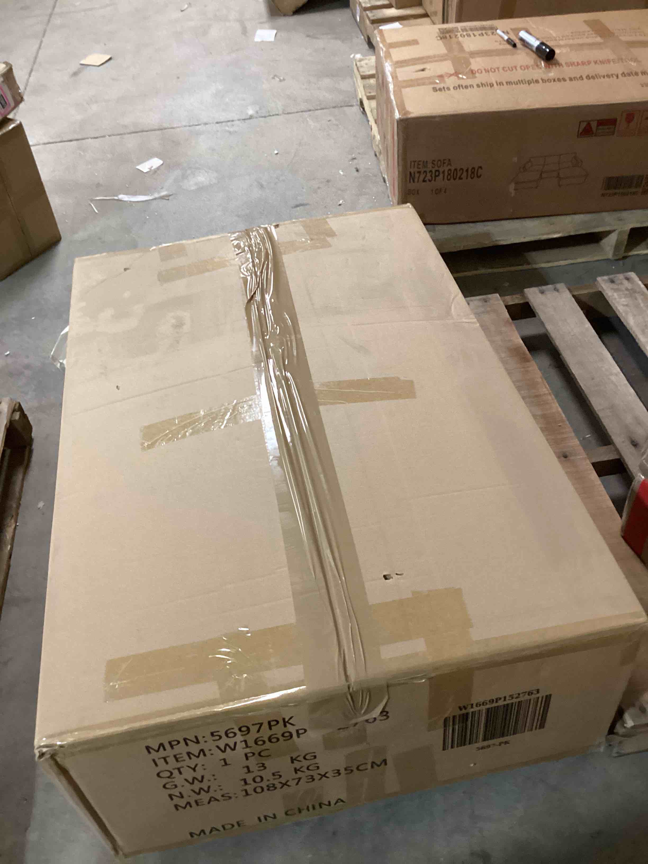 https://s3.amazonaws.com/lotting-images-prod/bidfta/PNK1838919_1758139393369.jpeg