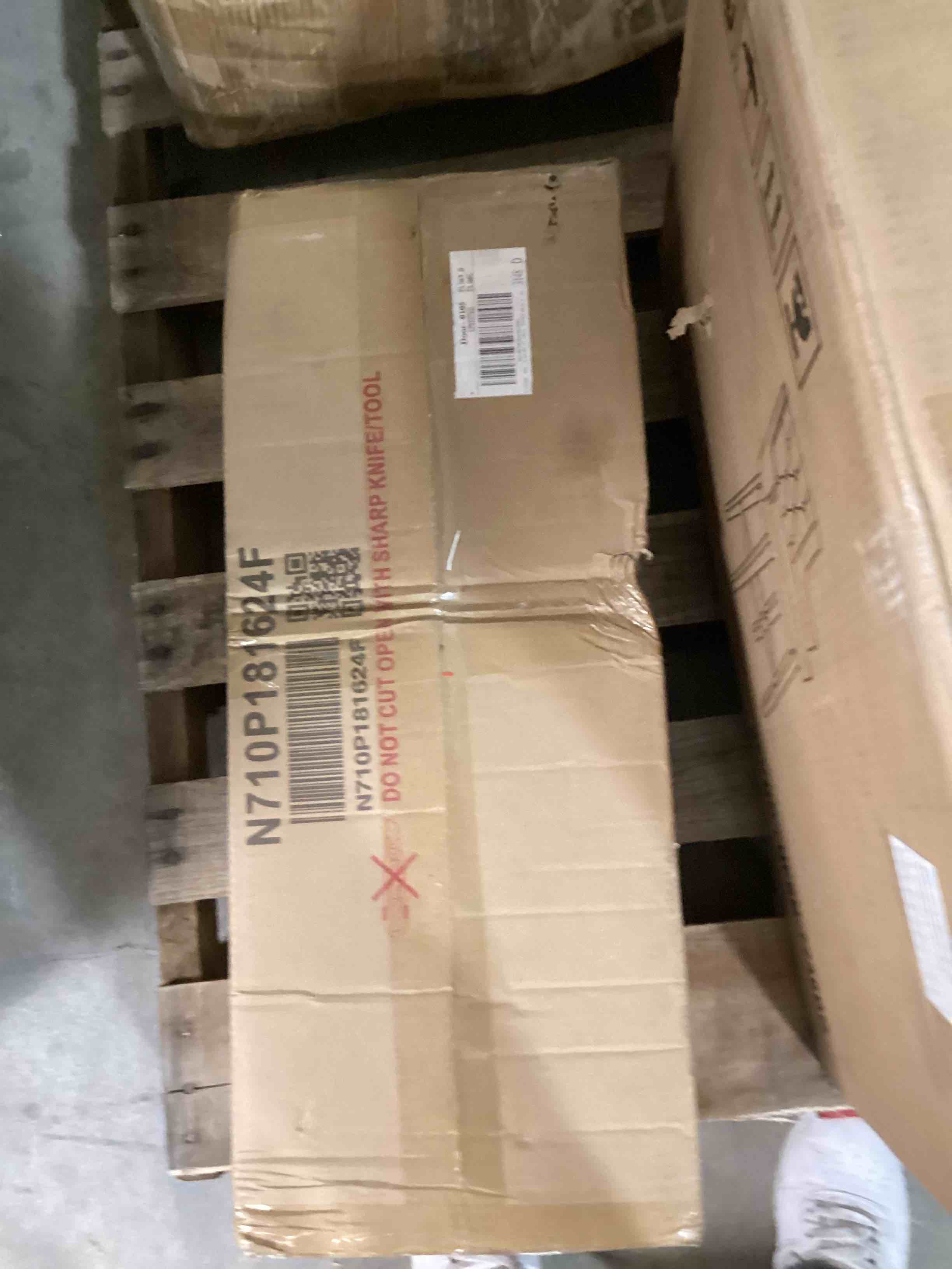 https://s3.amazonaws.com/lotting-images-prod/bidfta/PNK1839002_1758128005615.jpeg