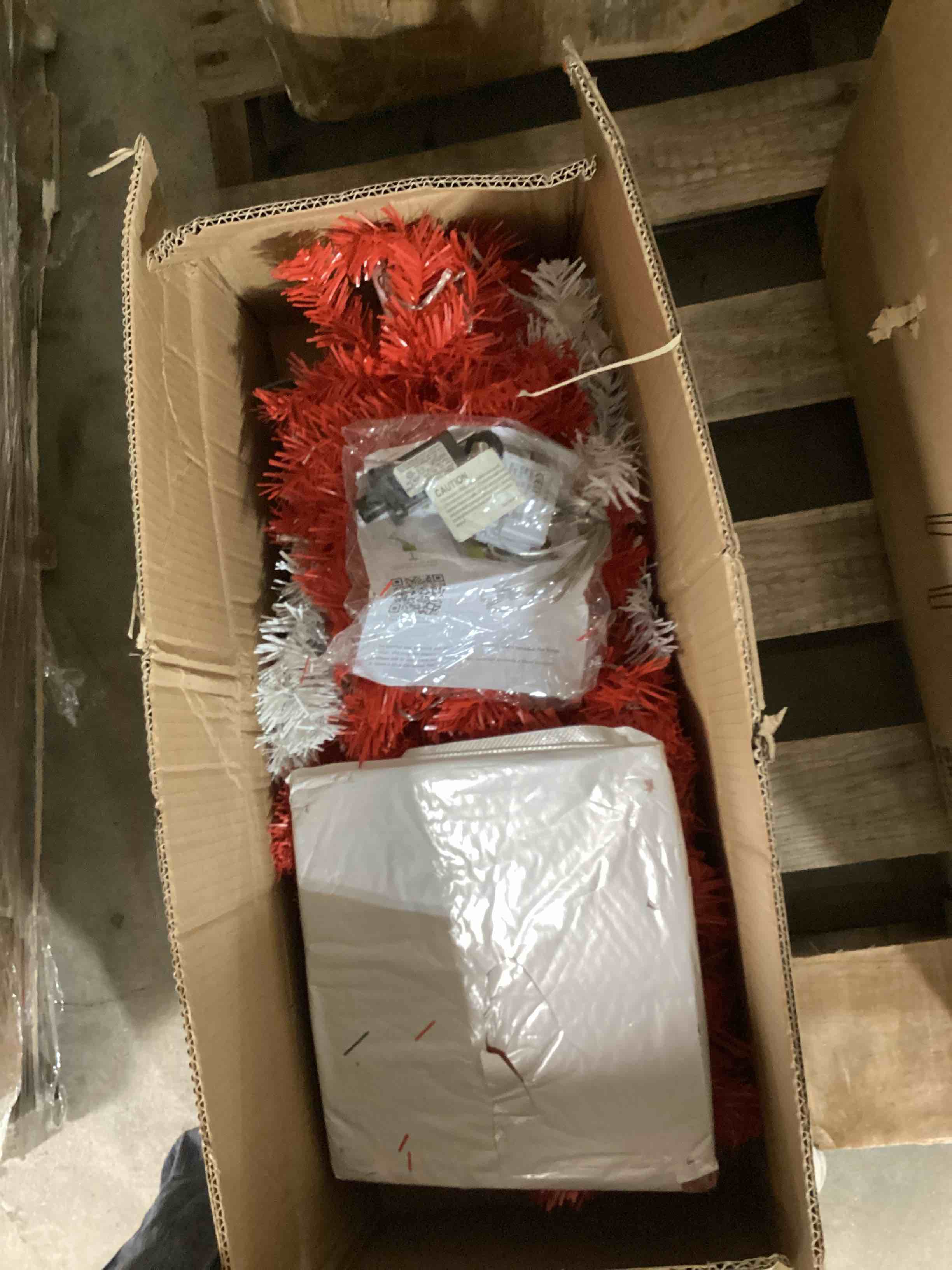 https://s3.amazonaws.com/lotting-images-prod/bidfta/PNK1839002_1758128252022.jpeg