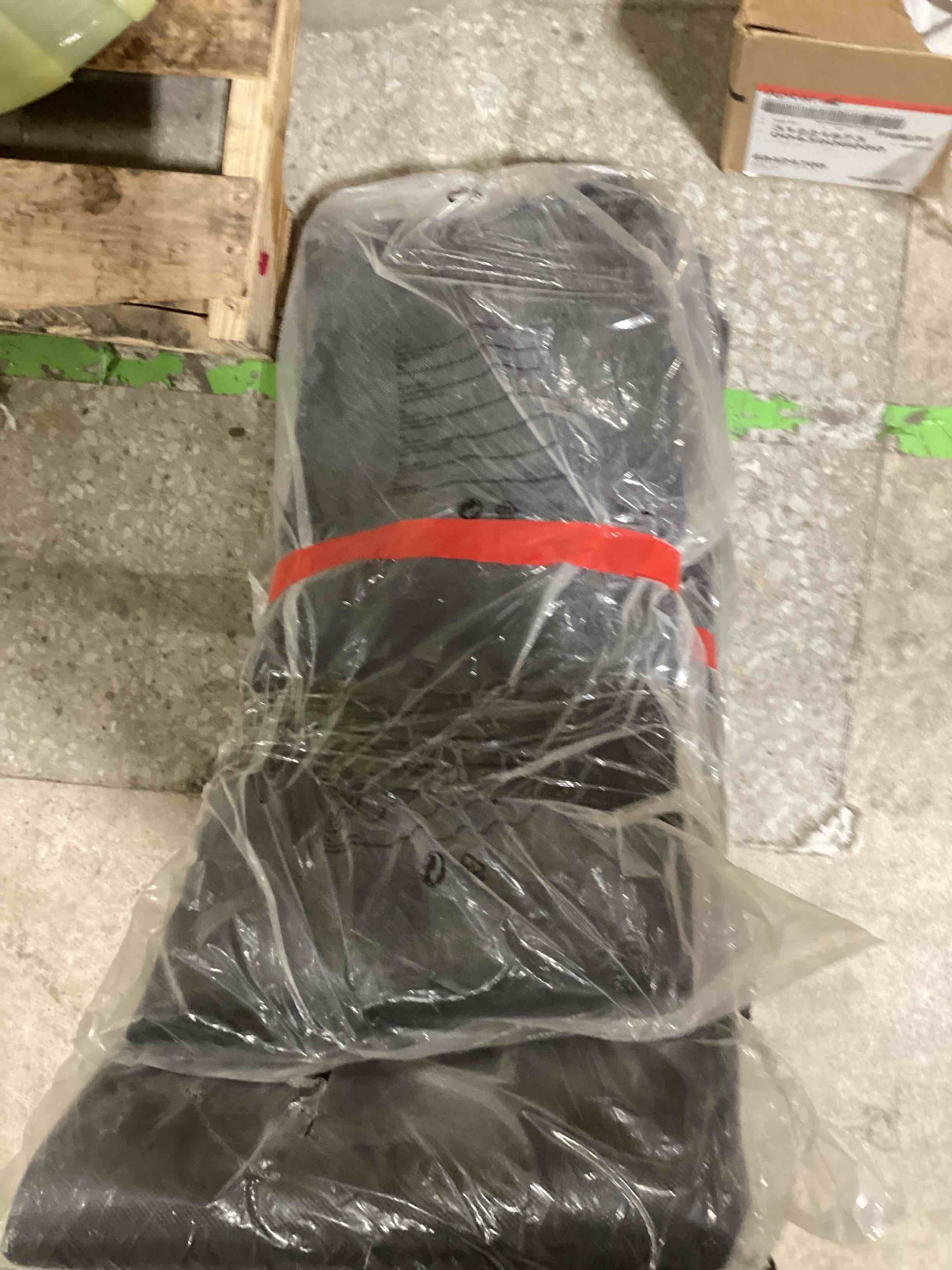 https://s3.amazonaws.com/lotting-images-prod/bidfta/PNK1839013_1758551696590.jpeg