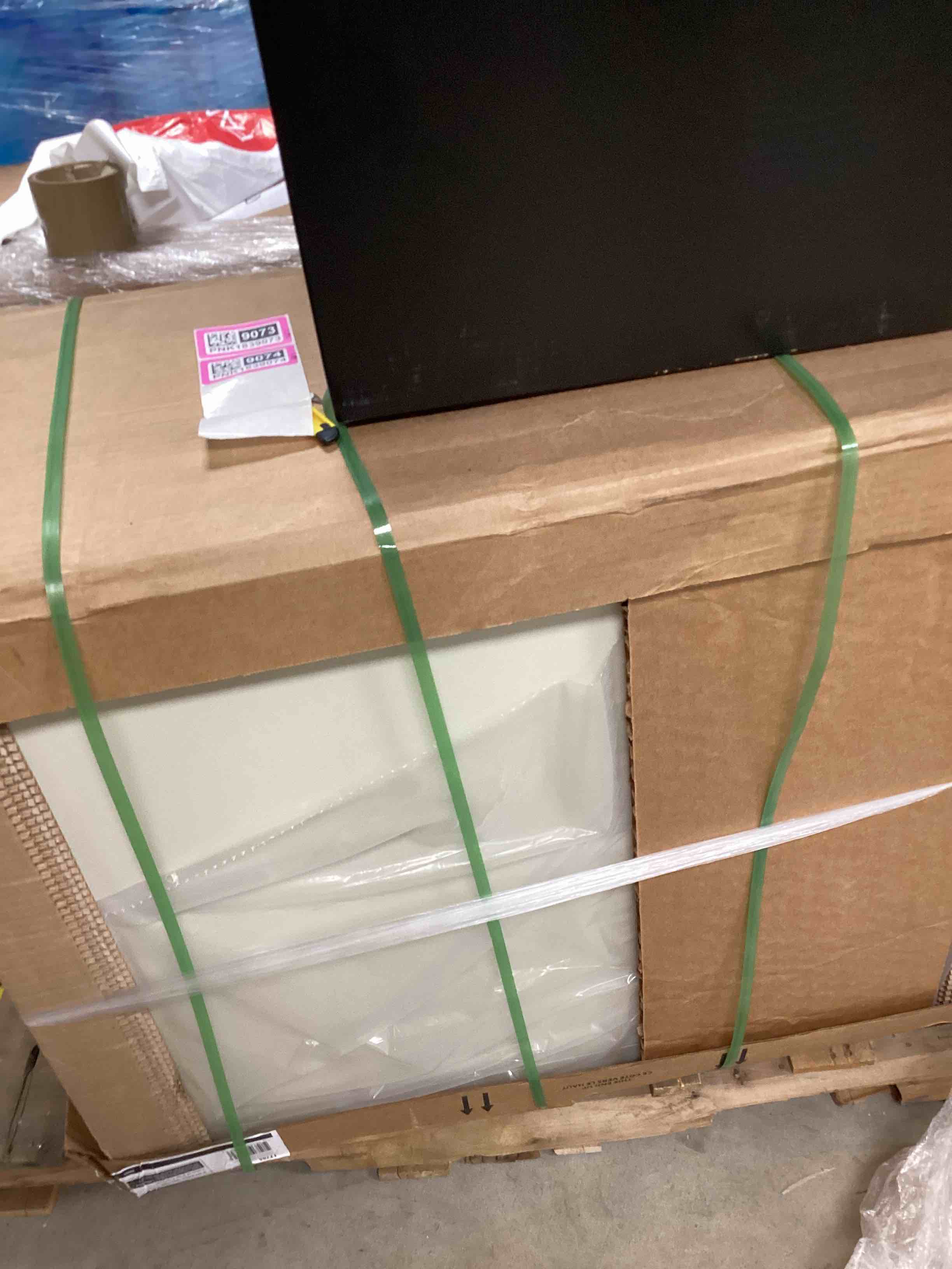 https://s3.amazonaws.com/lotting-images-prod/bidfta/PNK1839074_1758561172456.jpeg