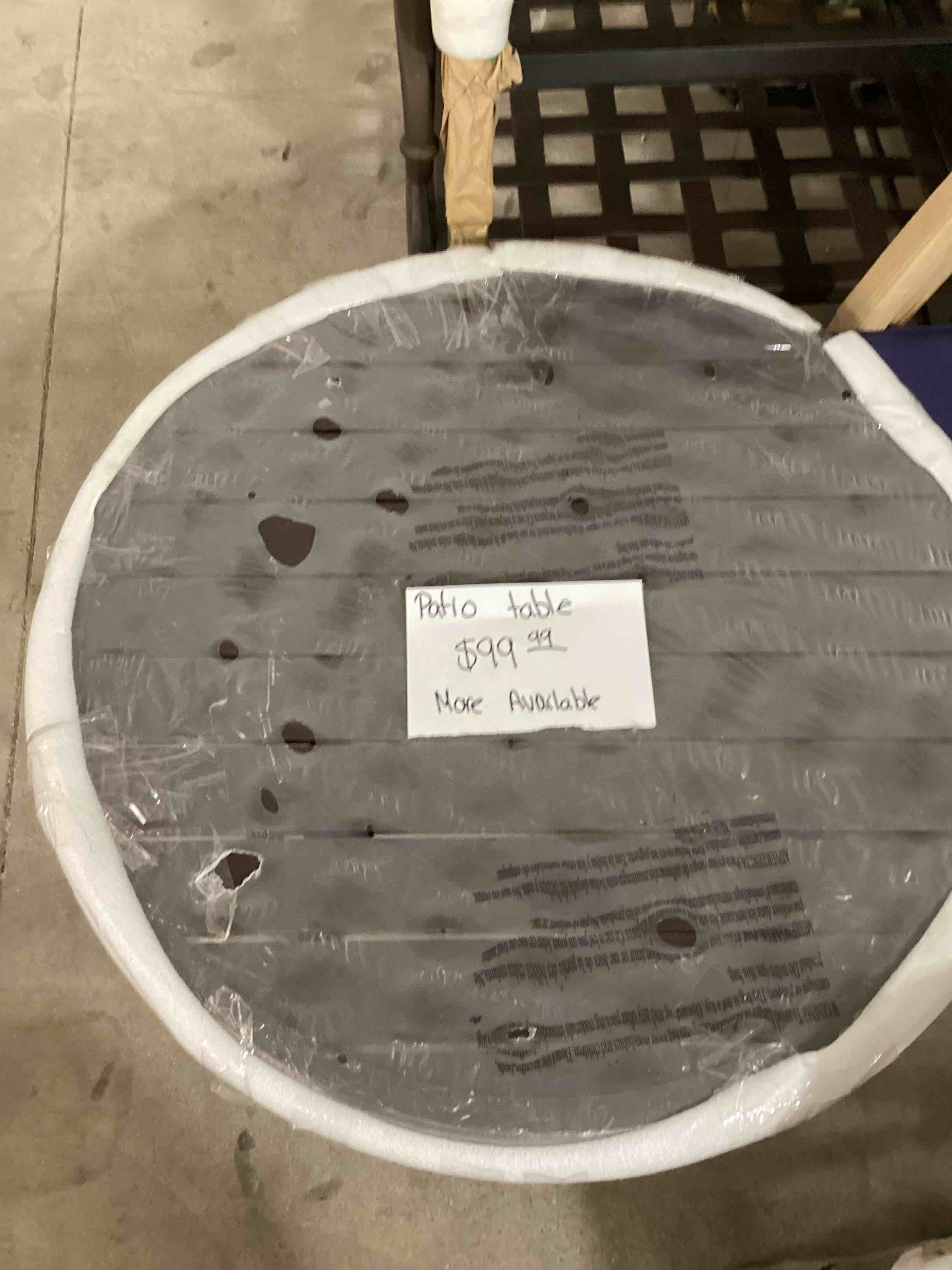 Patio table round 