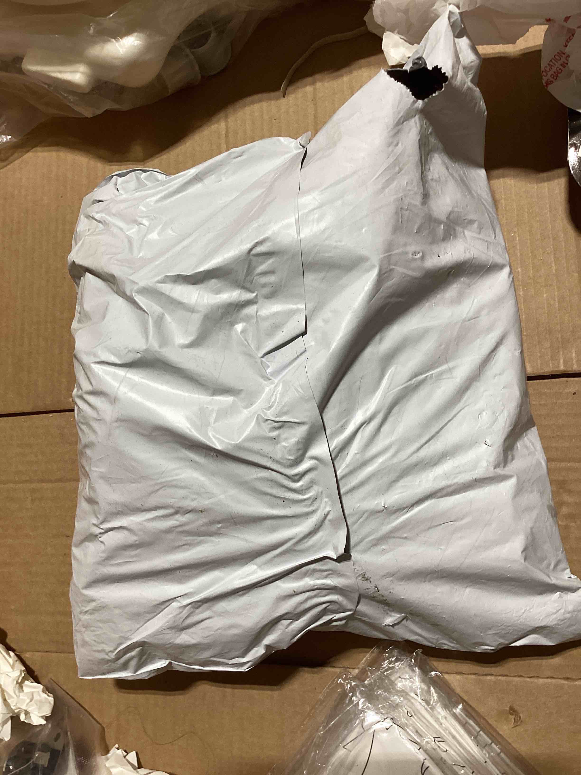 https://s3.amazonaws.com/lotting-images-prod/bidfta/PNK1839367_1758824361590.jpeg