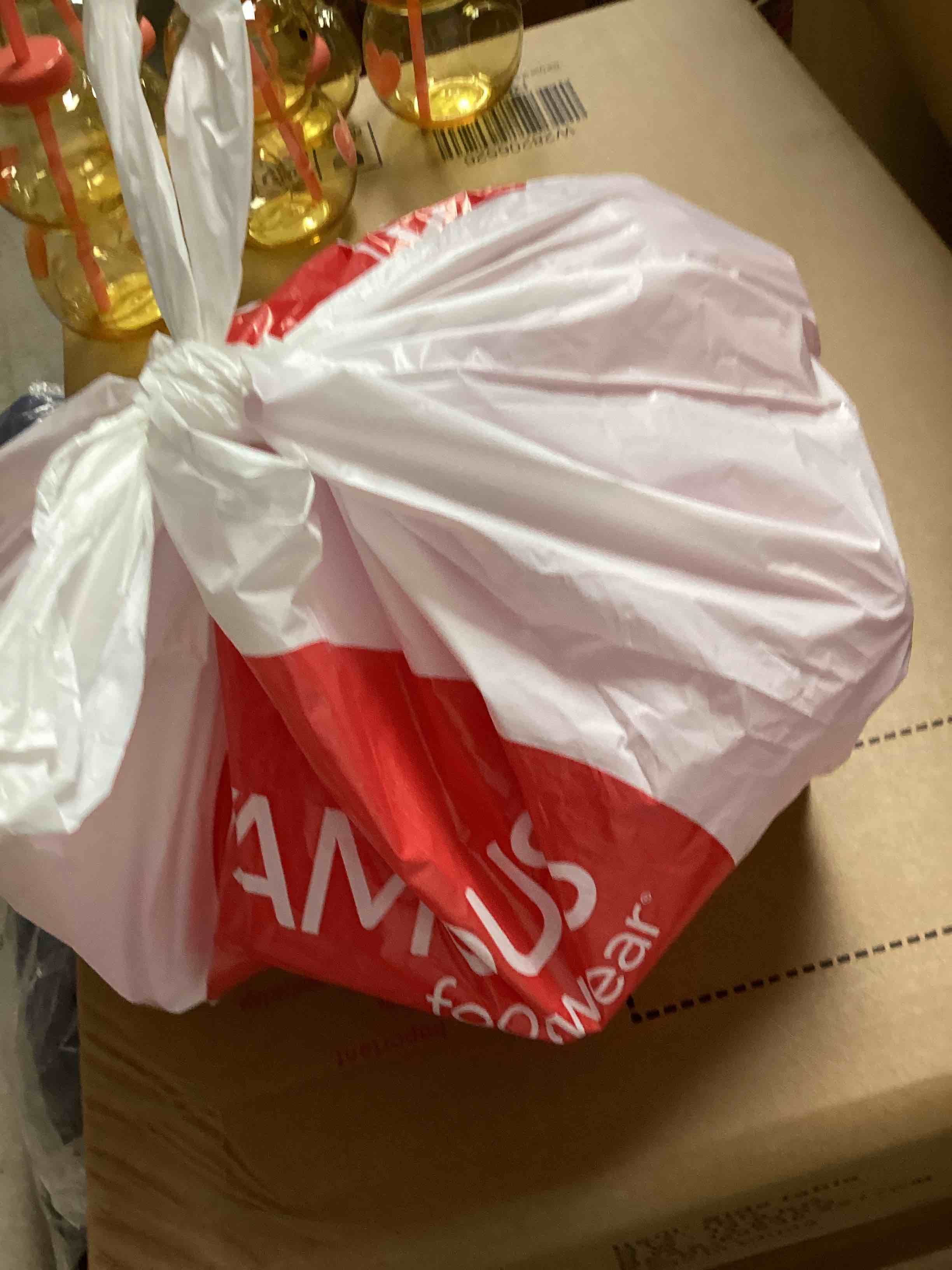 https://s3.amazonaws.com/lotting-images-prod/bidfta/PNK1839409_1758831404147.jpeg