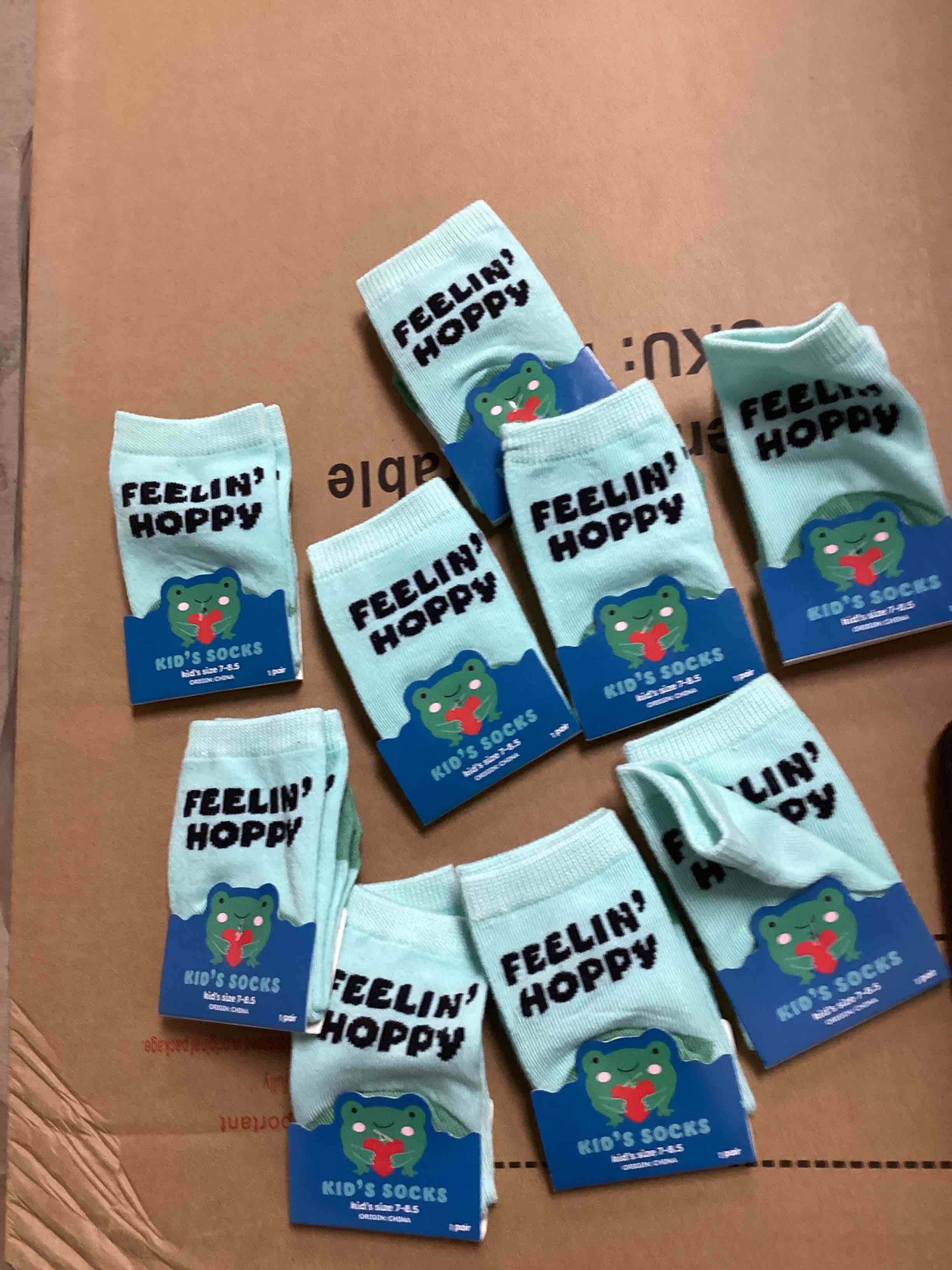 feelin hoppy socks size 7- 8.5 kids 9 packs 