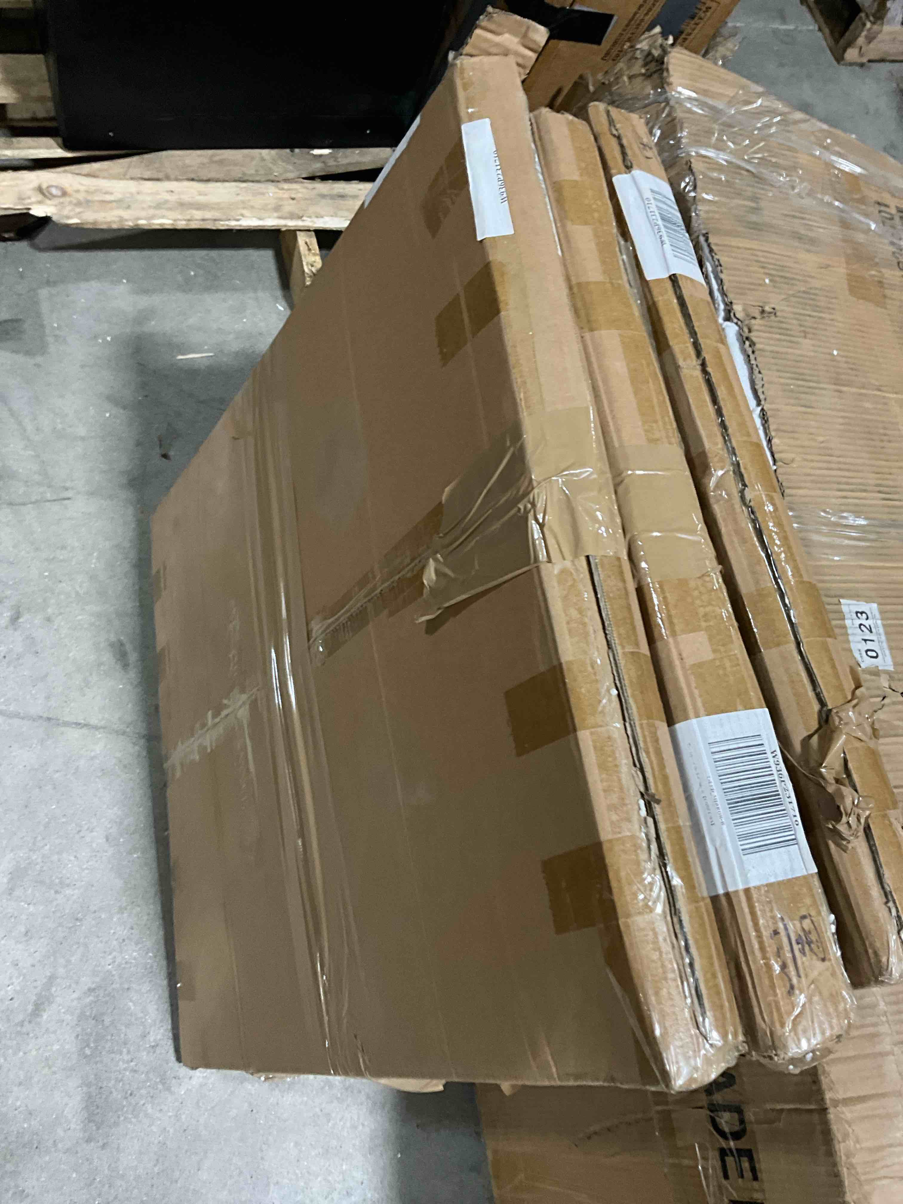 https://s3.amazonaws.com/lotting-images-prod/bidfta/PNK1839564_1759175968400.jpeg