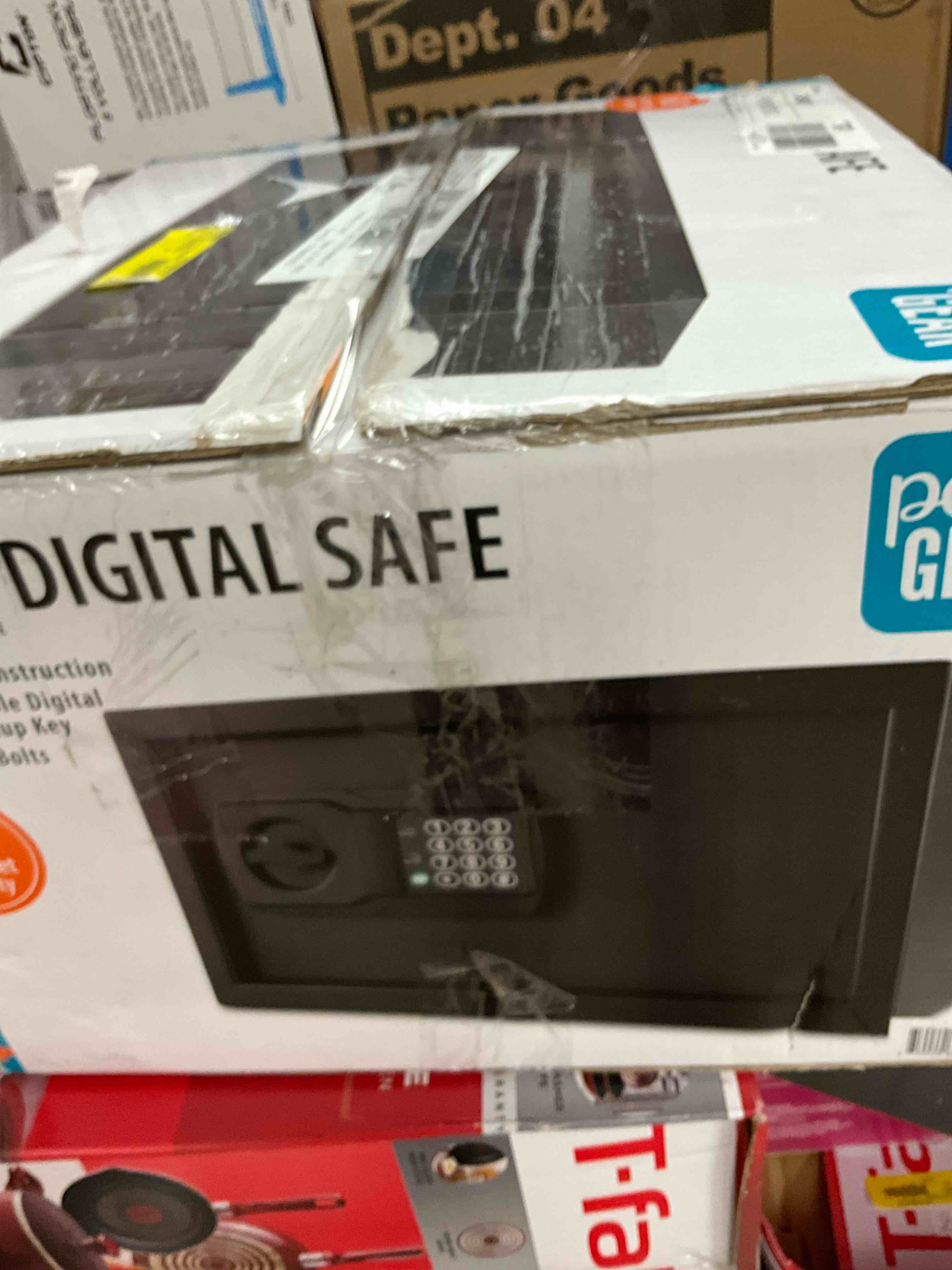 https://s3.amazonaws.com/lotting-images-prod/bidfta/PNK1839780_1759337068266.jpeg
