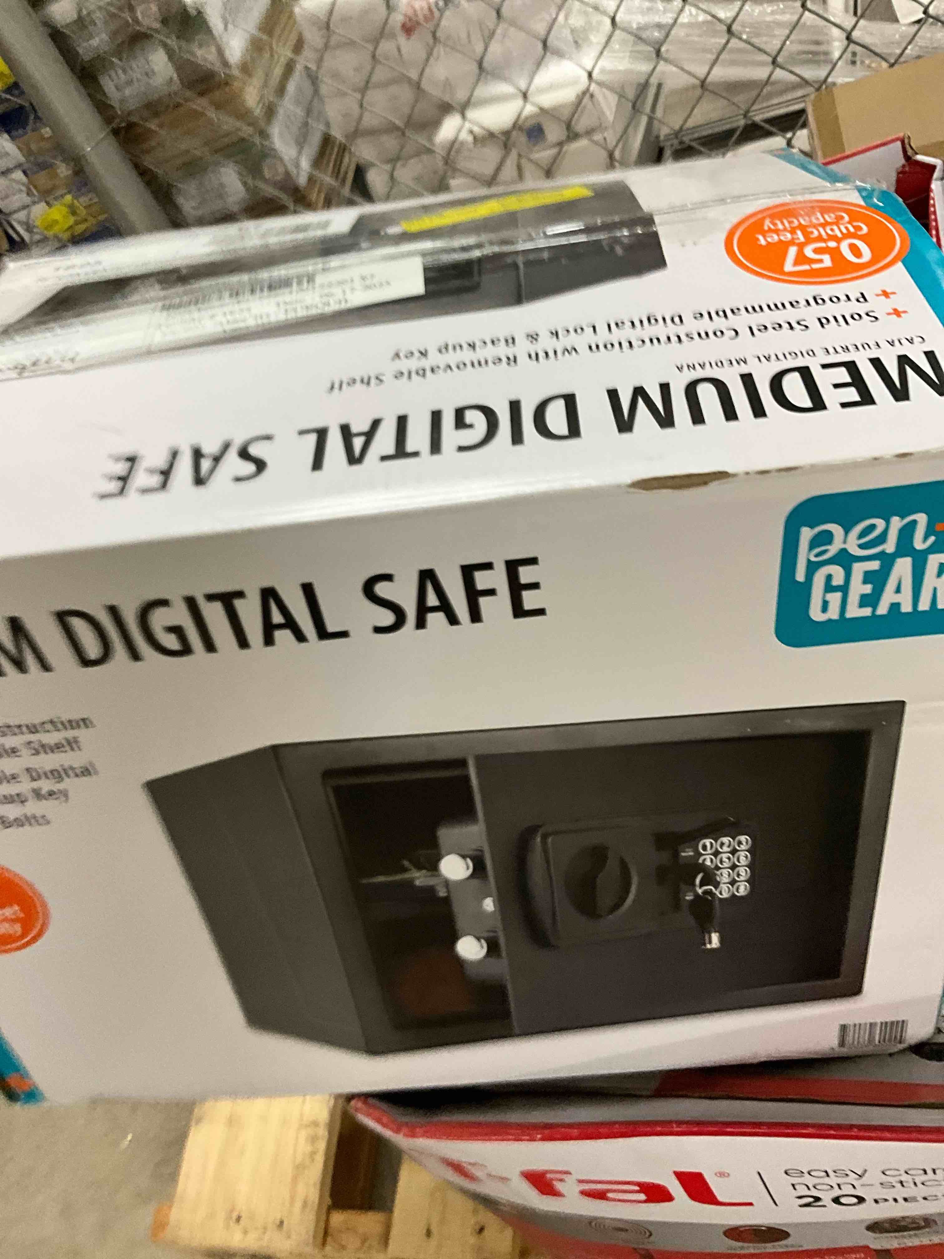 https://s3.amazonaws.com/lotting-images-prod/bidfta/PNK1839819_1759341944660.jpeg