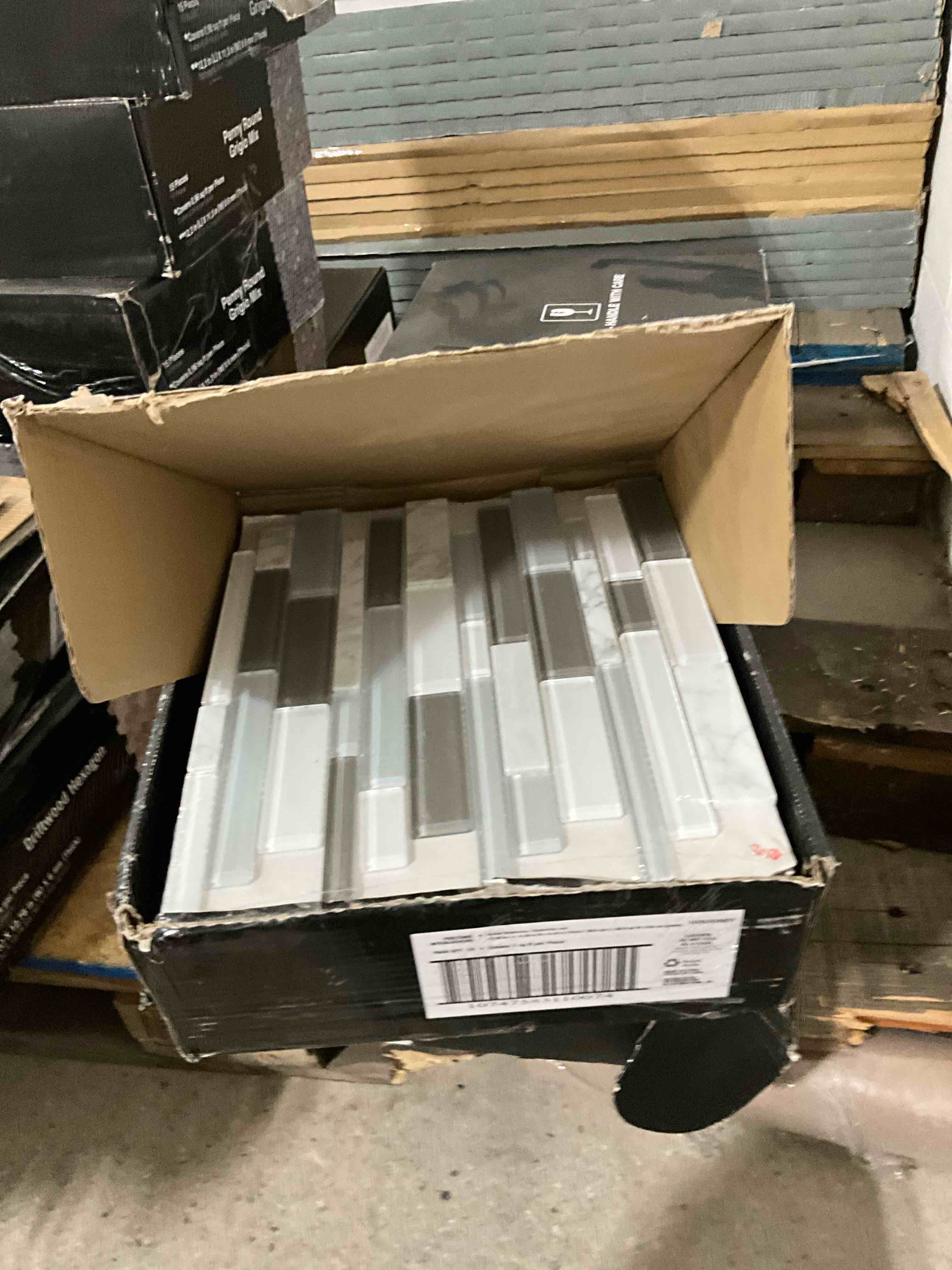 https://s3.amazonaws.com/lotting-images-prod/bidfta/PNK1839894_1759433887600.jpeg