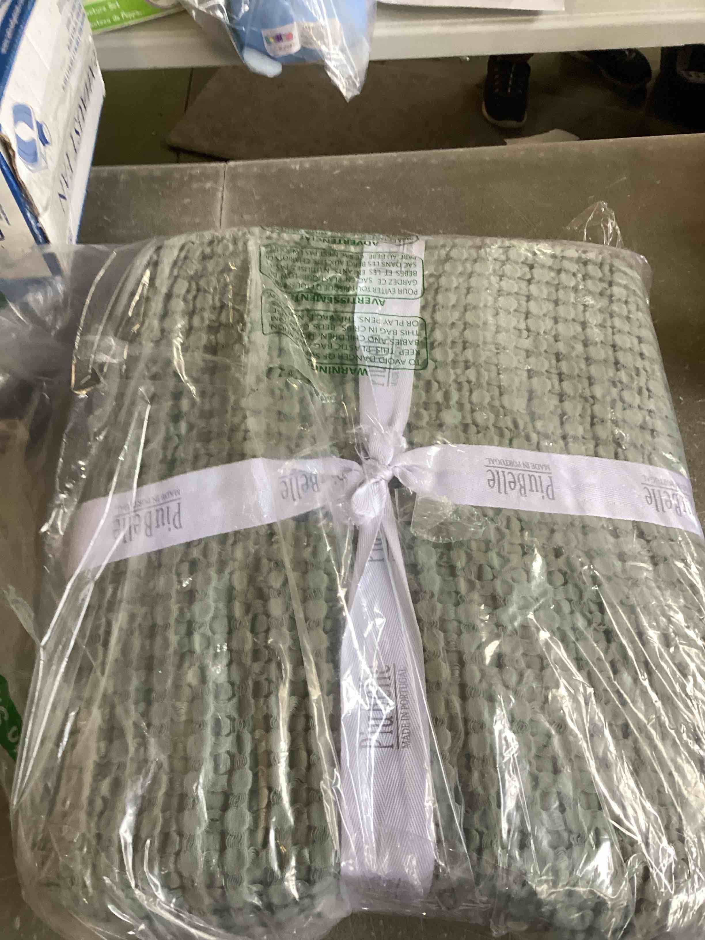https://s3.amazonaws.com/lotting-images-prod/bidfta/PNK1840080_1738606433493.jpeg