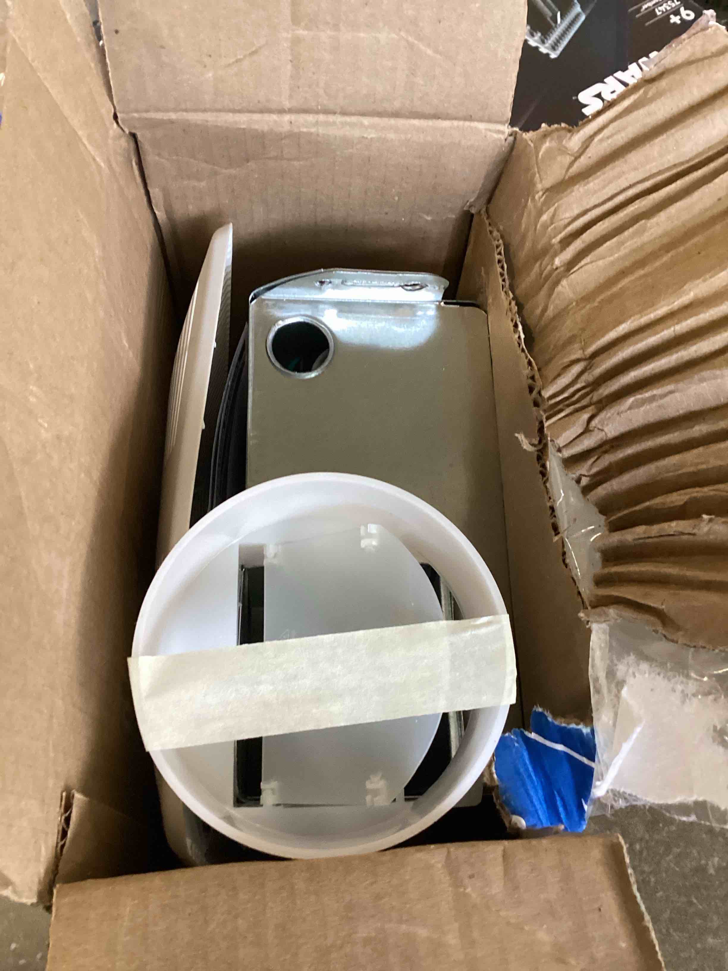 https://s3.amazonaws.com/lotting-images-prod/bidfta/PNK1840084_1738606668491.jpeg