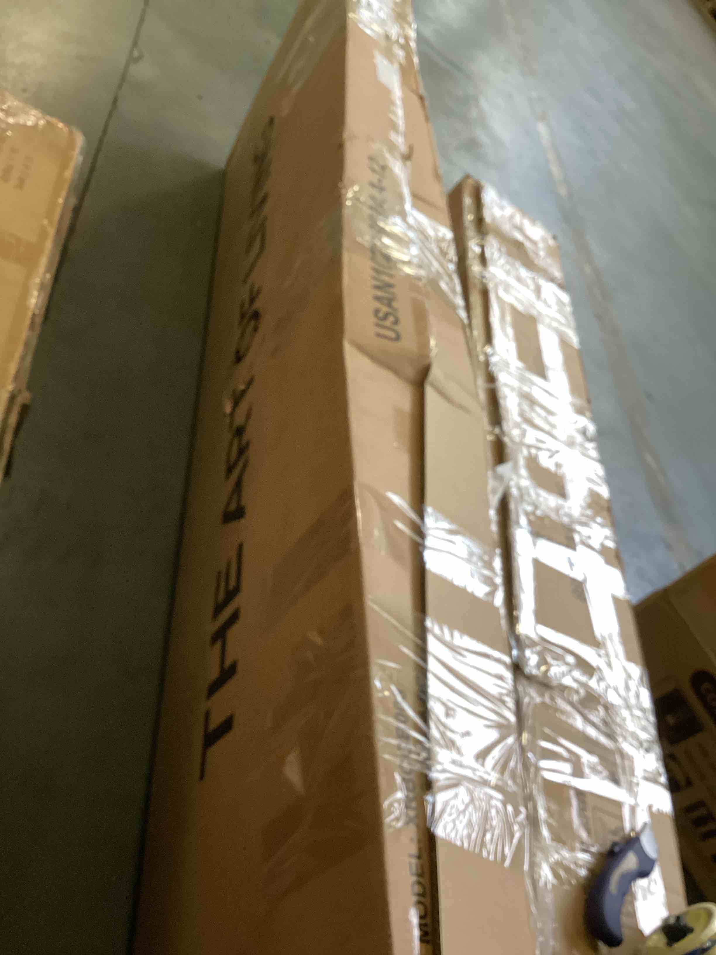 https://s3.amazonaws.com/lotting-images-prod/bidfta/PNK1840305_1738686279359.jpeg