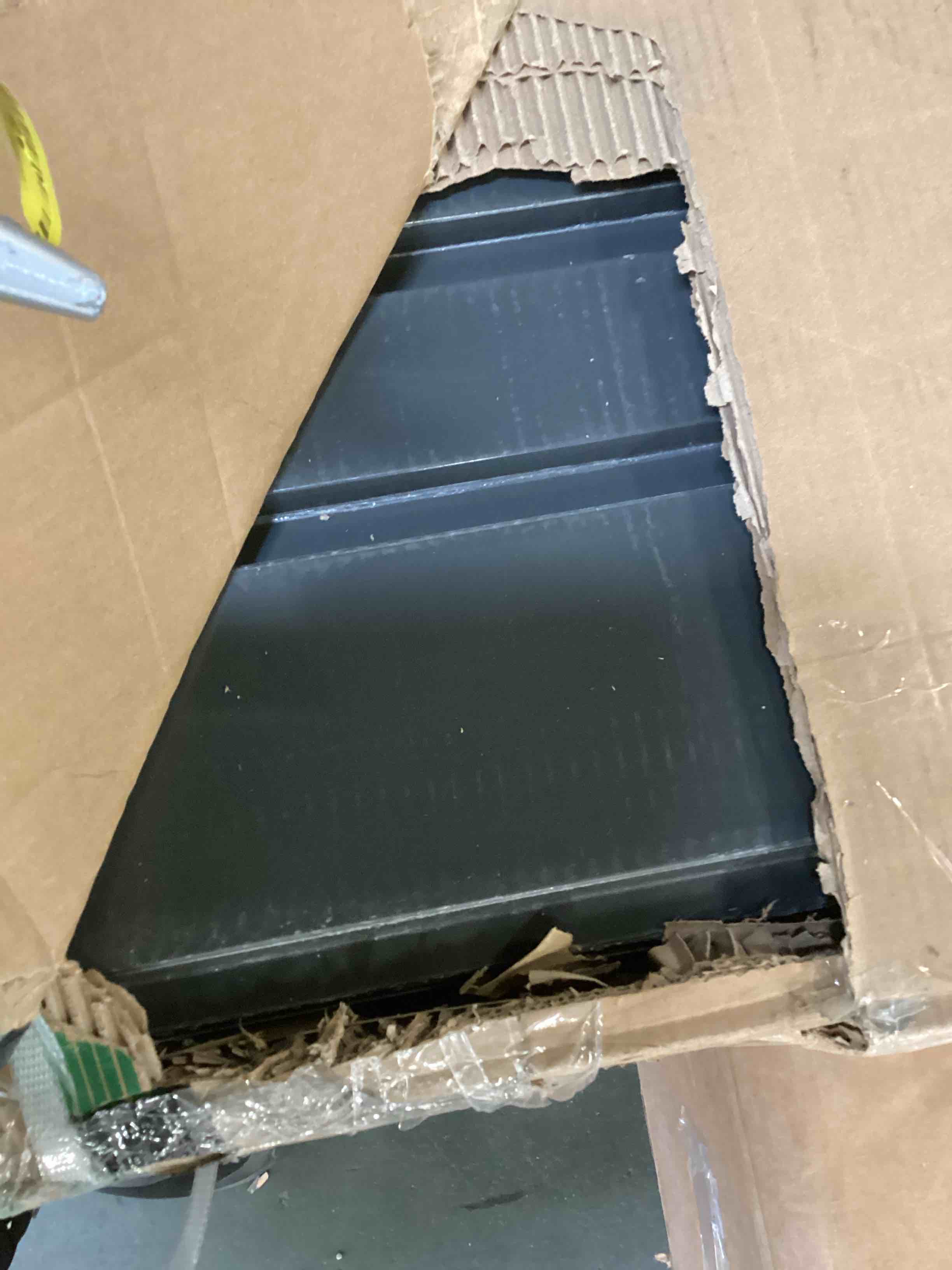 https://s3.amazonaws.com/lotting-images-prod/bidfta/PNK1840341_1738703778401.jpeg
