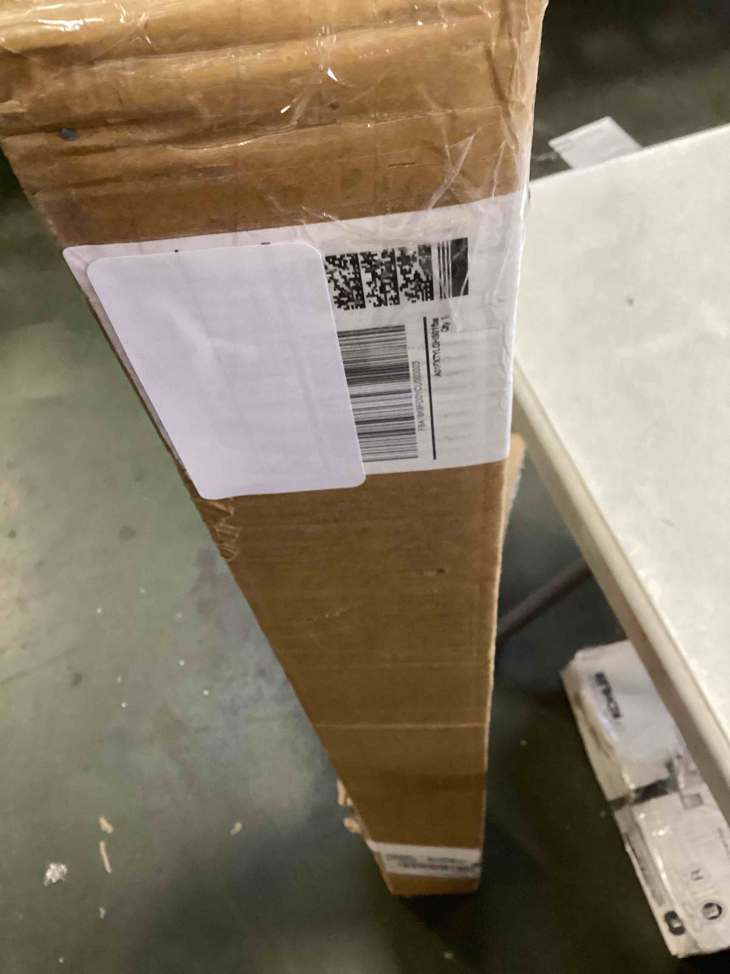 https://s3.amazonaws.com/lotting-images-prod/bidfta/PNK1840400_1738770627342.jpeg