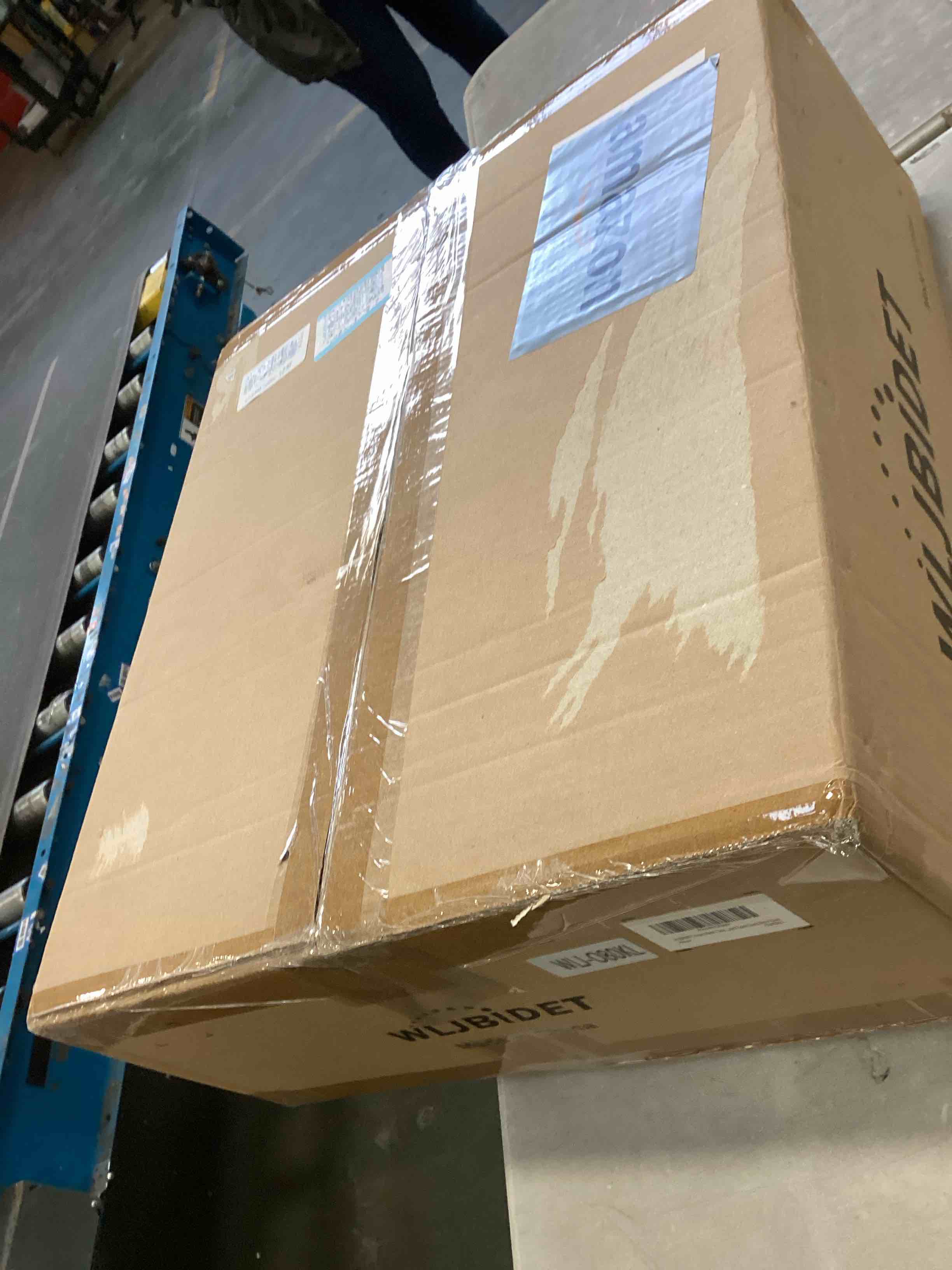 https://s3.amazonaws.com/lotting-images-prod/bidfta/PNK1840499_1738785094225.jpeg