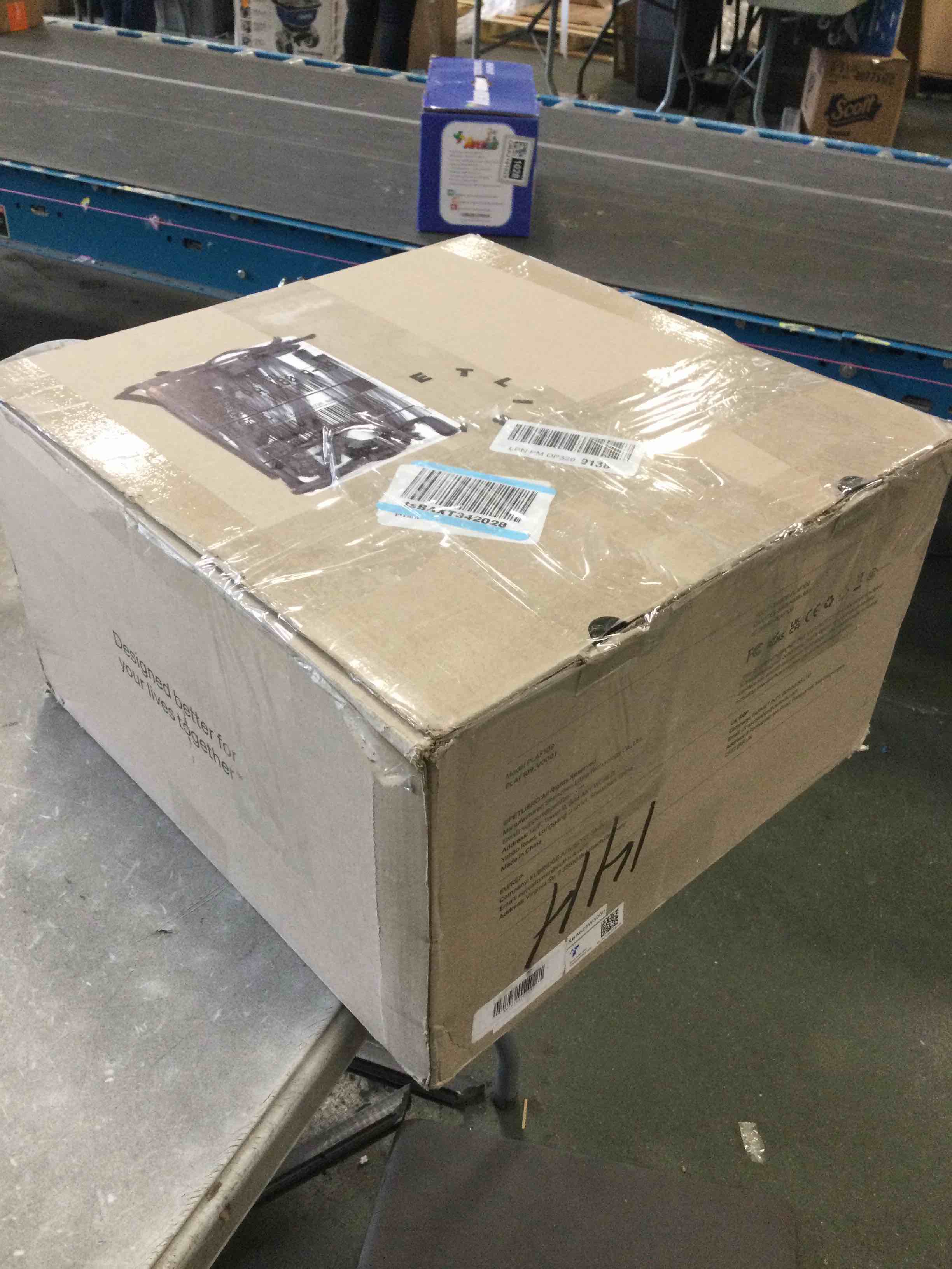 https://s3.amazonaws.com/lotting-images-prod/bidfta/PNK1848143_1740062373950.jpeg
