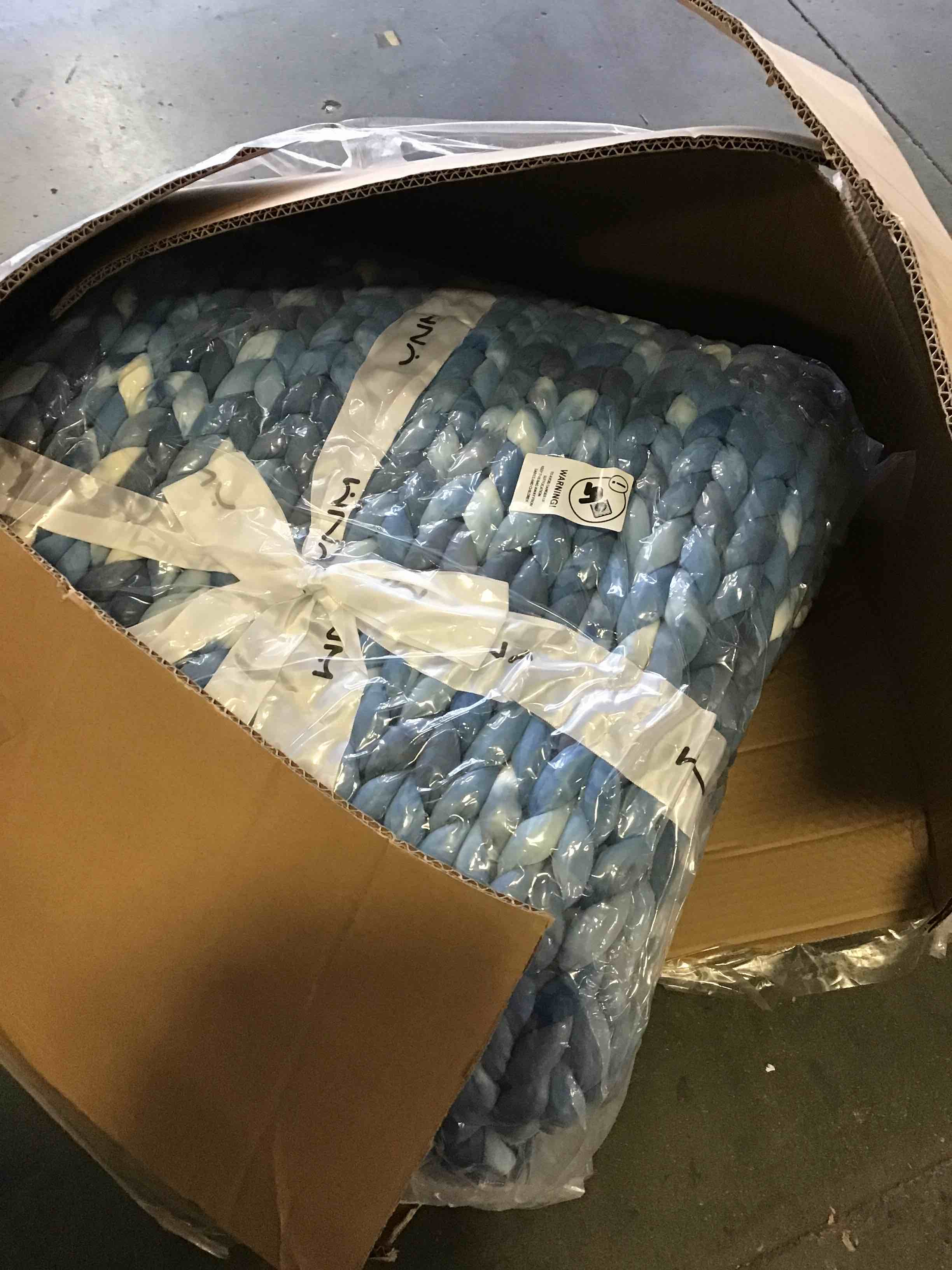 https://s3.amazonaws.com/lotting-images-prod/bidfta/PNK1848965_1741798135977.jpeg