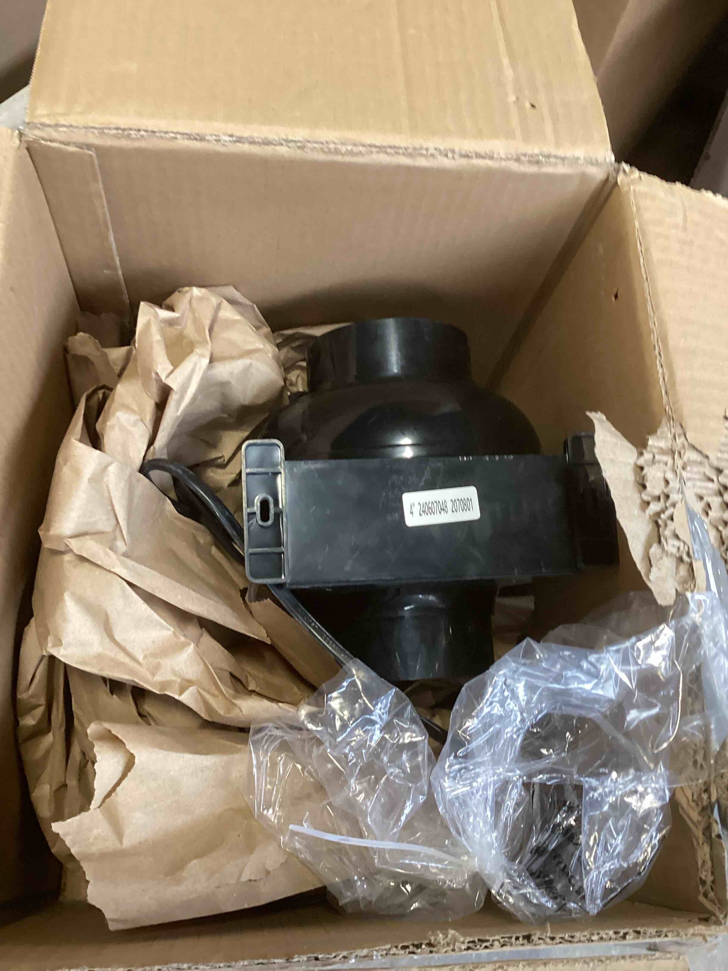 https://s3.amazonaws.com/lotting-images-prod/bidfta/PNK1849342_1738593108952.jpeg