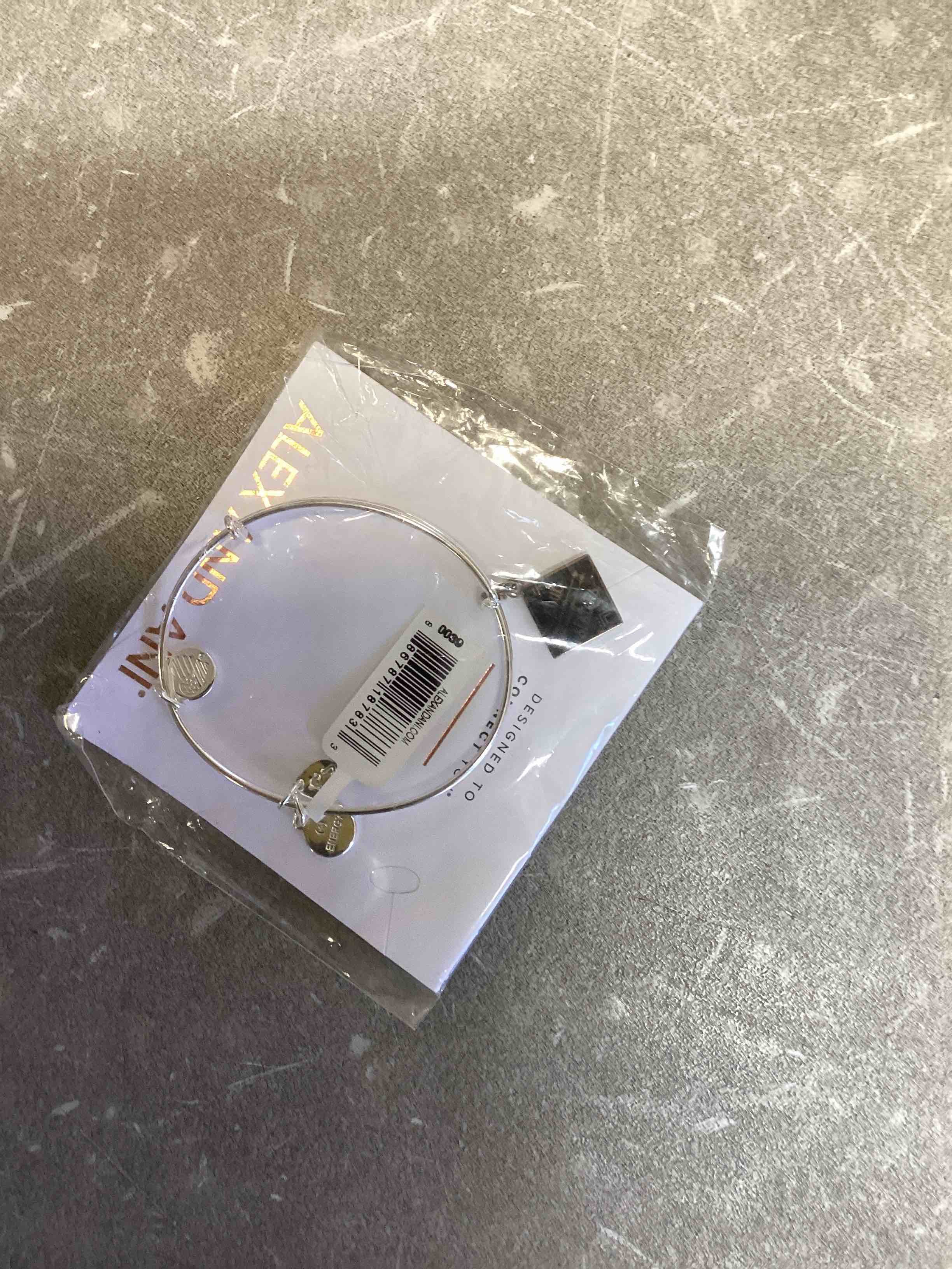 https://s3.amazonaws.com/lotting-images-prod/bidfta/PNK1850428_1739210751214.jpeg