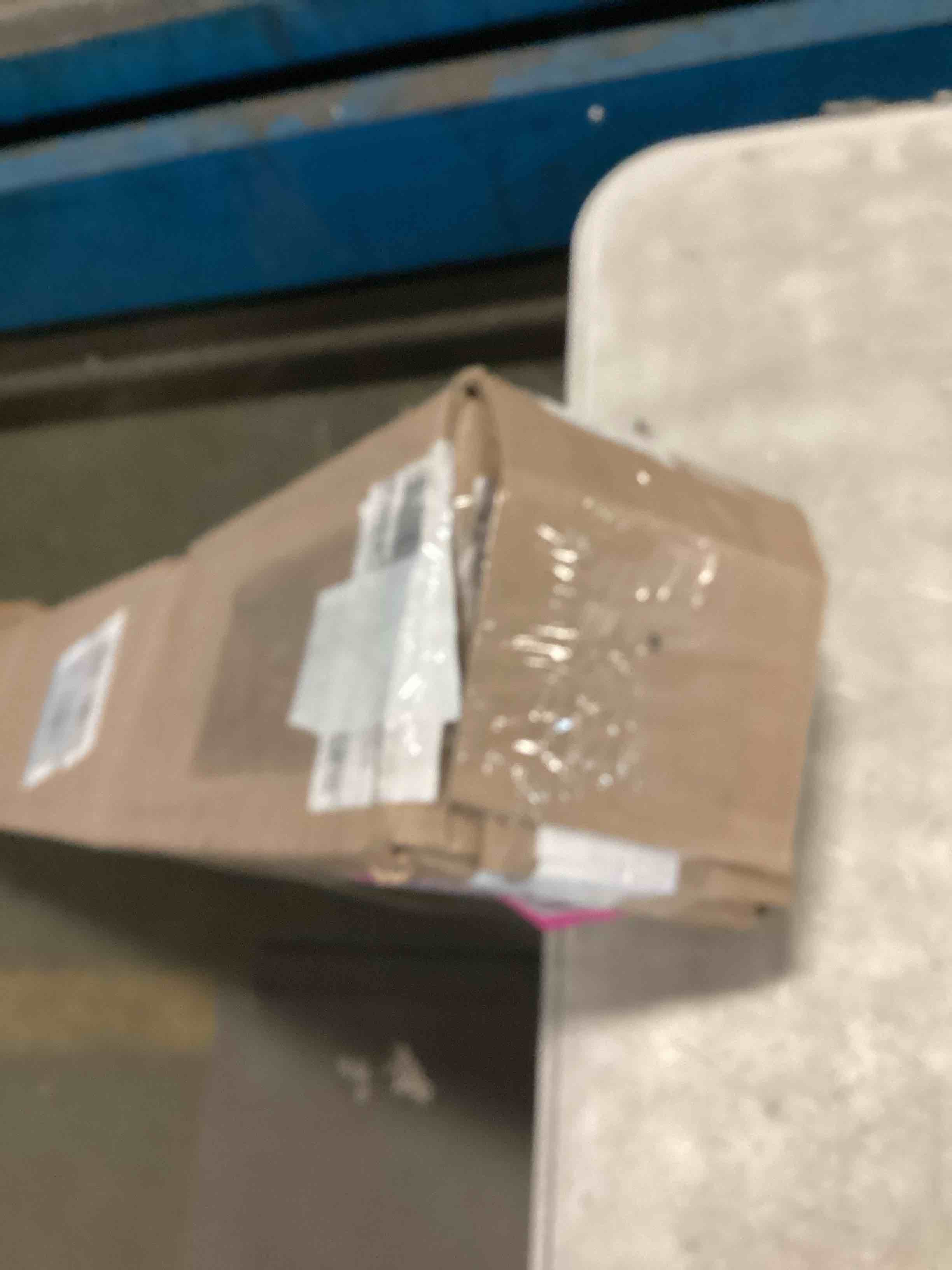 https://s3.amazonaws.com/lotting-images-prod/bidfta/PNK1851112_1739560554684.jpeg