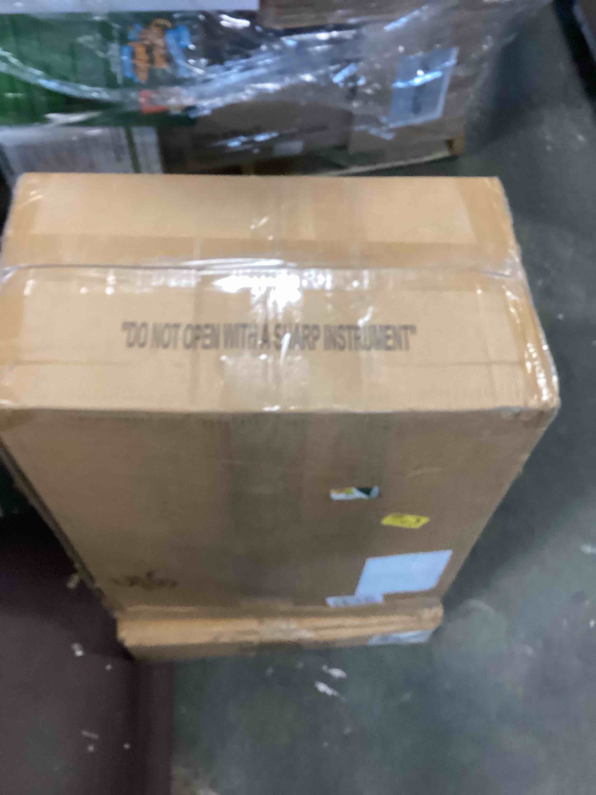 https://s3.amazonaws.com/lotting-images-prod/bidfta/PNK1851715_1740076328189.jpeg