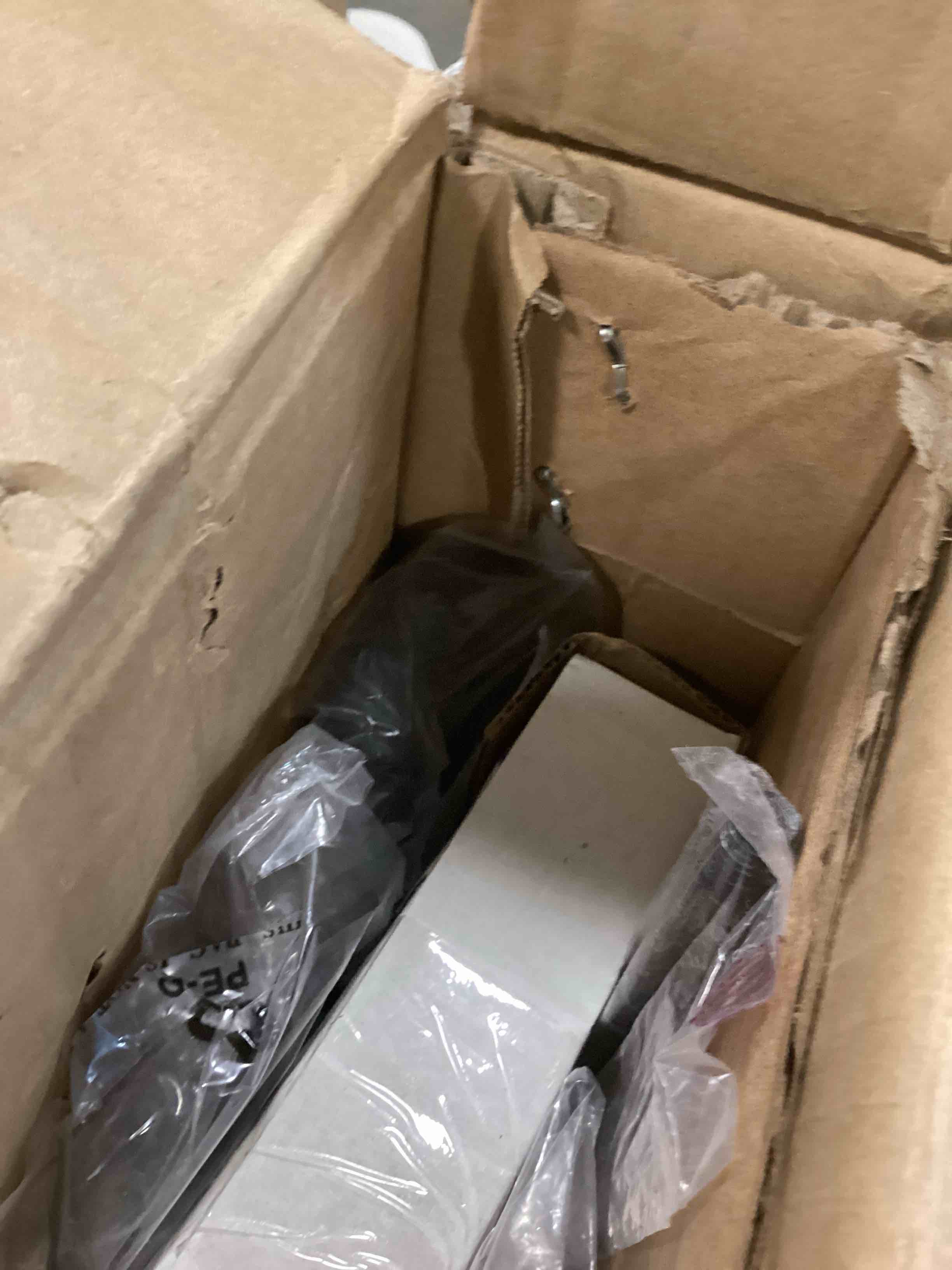 https://s3.amazonaws.com/lotting-images-prod/bidfta/PNK1851840_1740149601946.jpeg