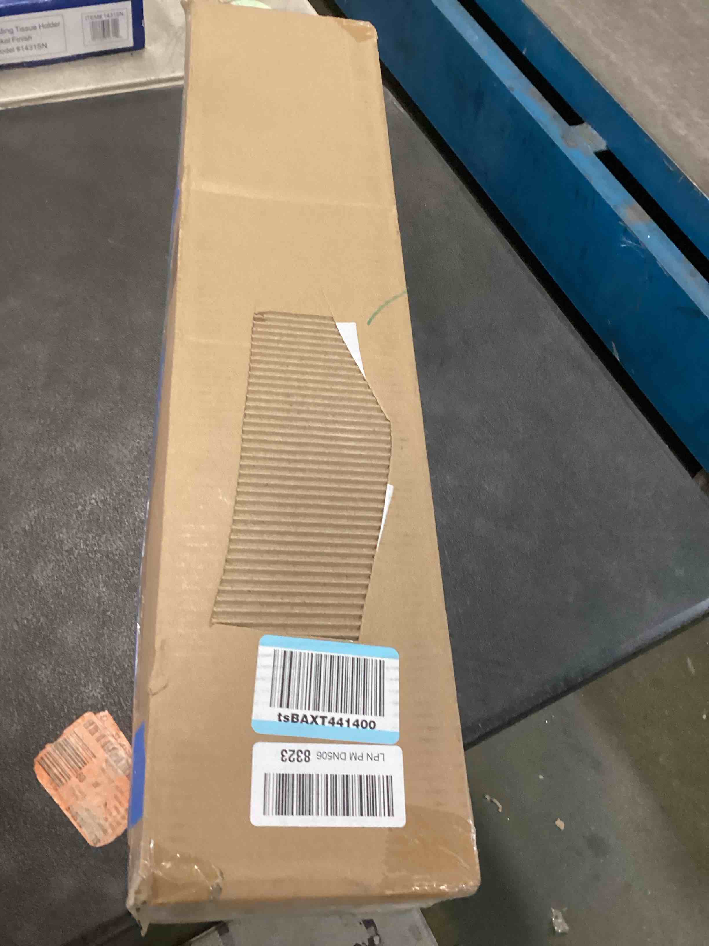 https://s3.amazonaws.com/lotting-images-prod/bidfta/PNK1851884_1740156161264.jpeg