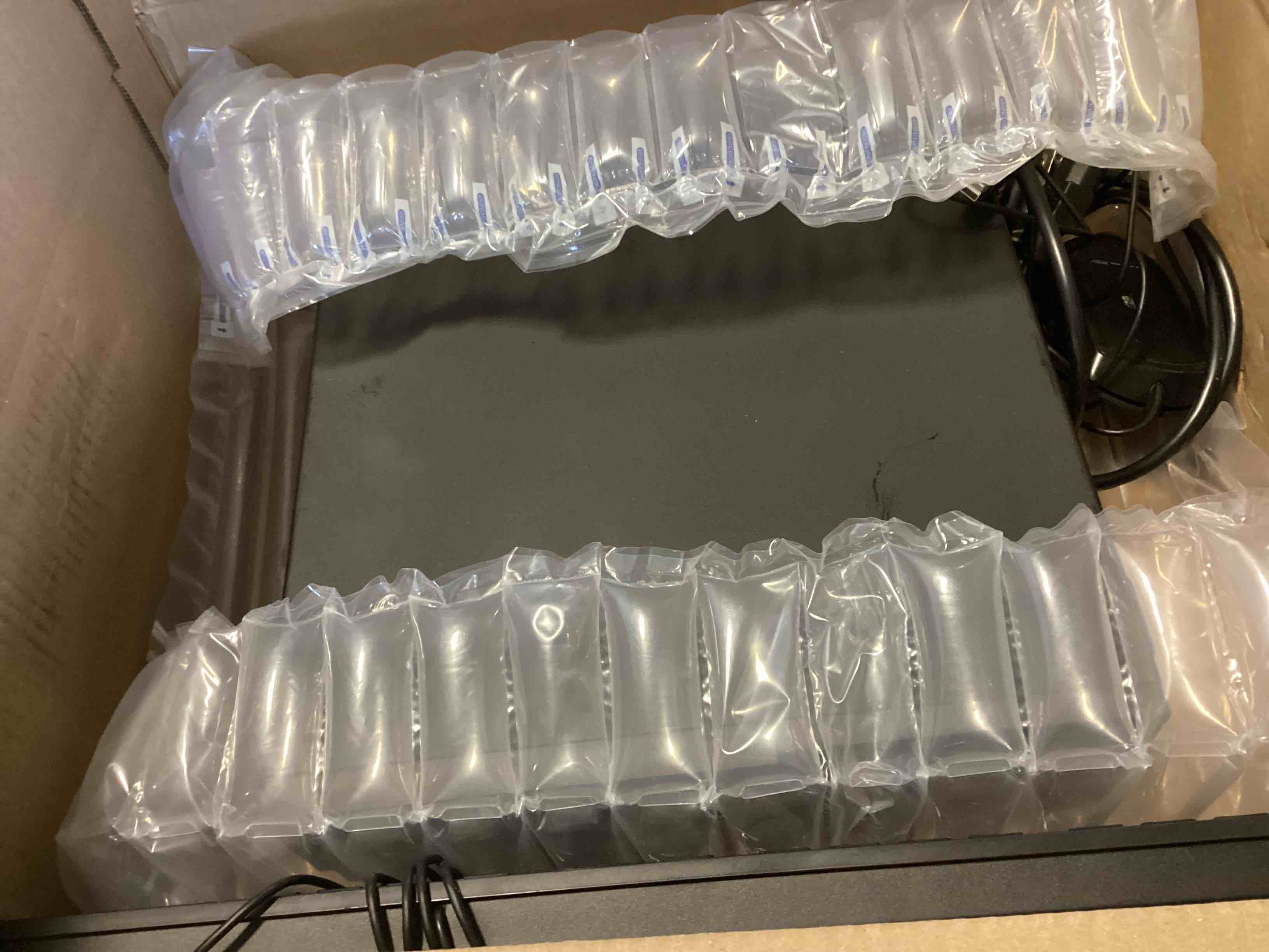 https://s3.amazonaws.com/lotting-images-prod/bidfta/PNK1854740_1740065932591.jpeg