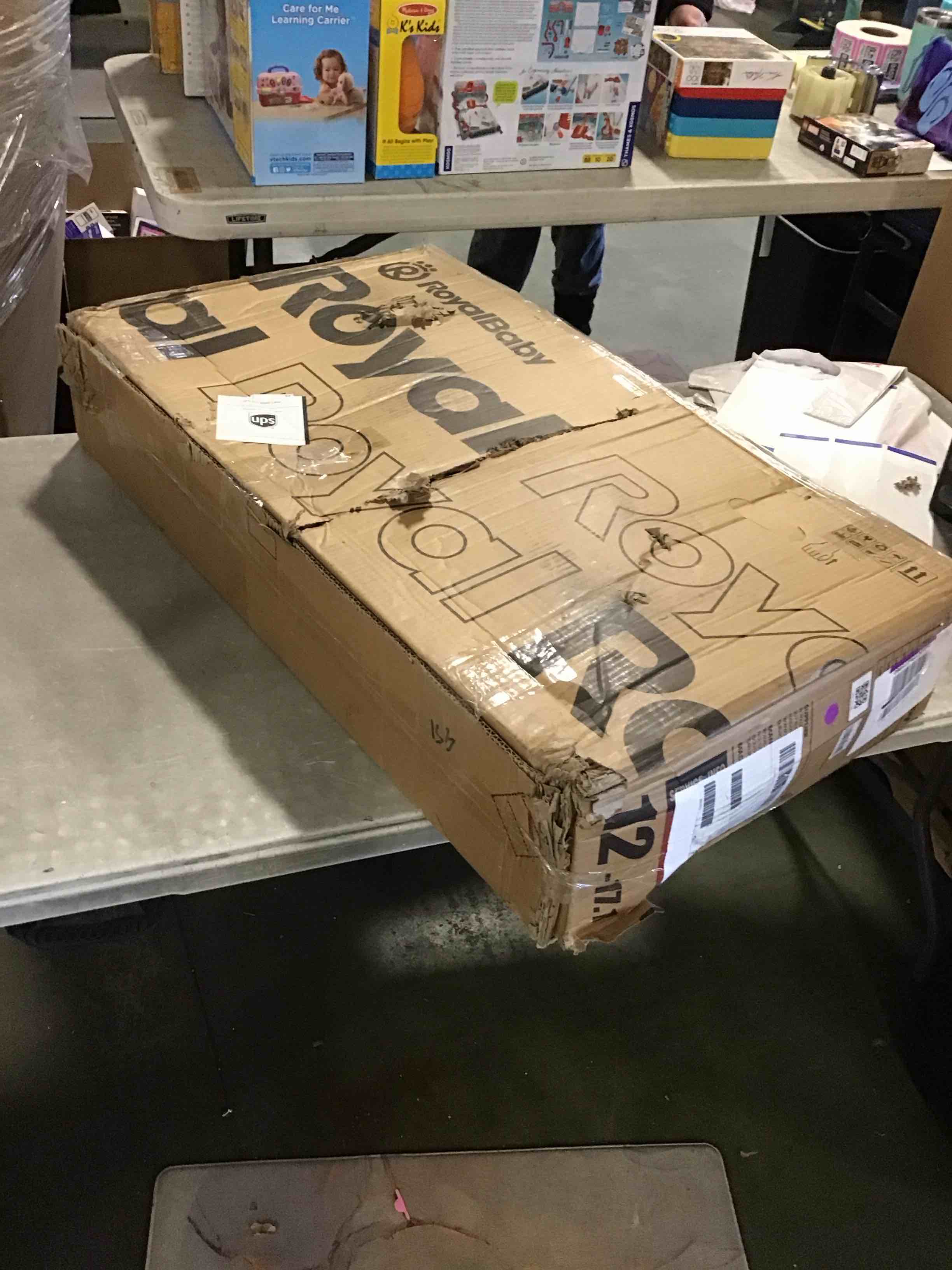 https://s3.amazonaws.com/lotting-images-prod/bidfta/PNK1855561_1739197127864.jpeg